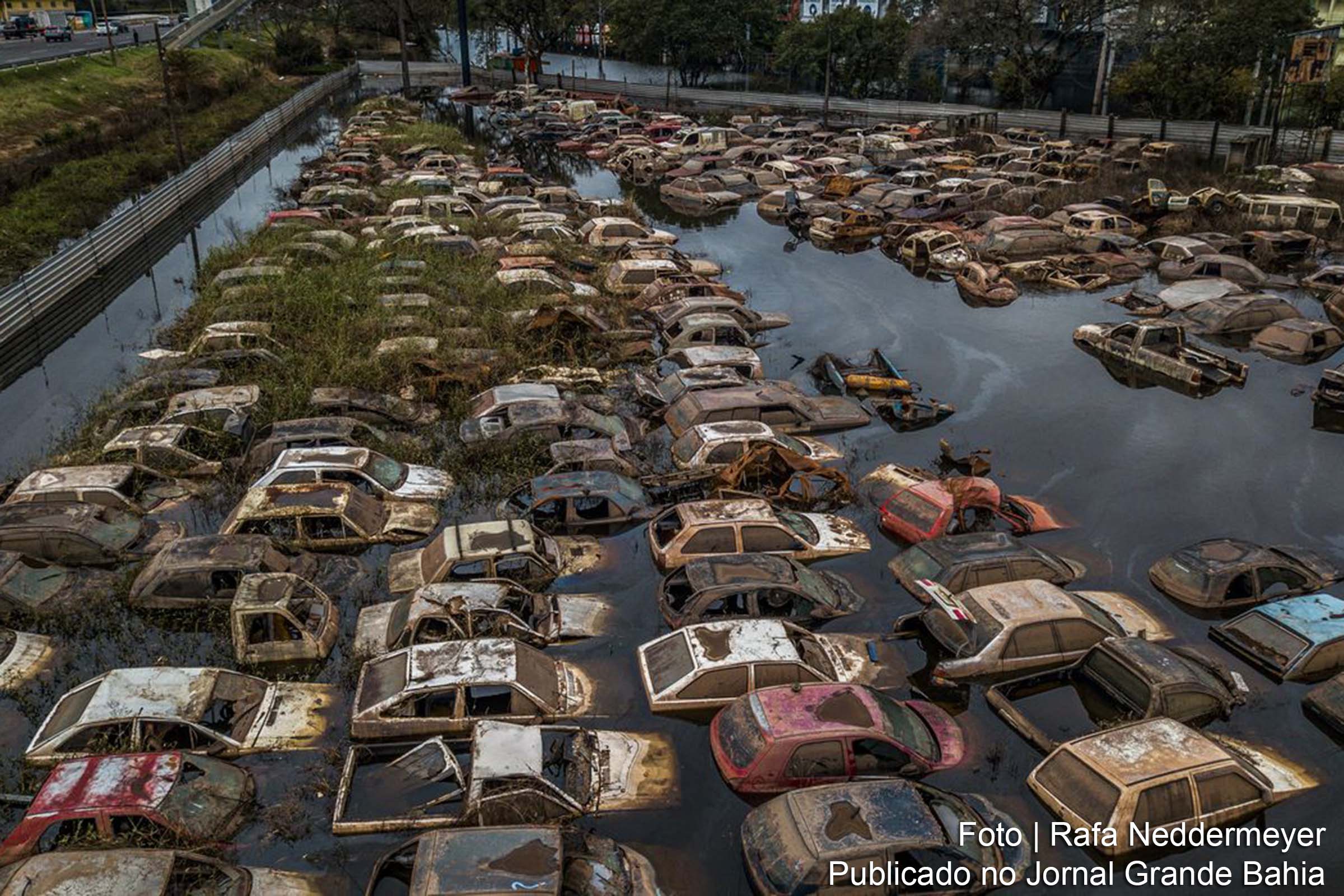 Com chuvas intensas no Rio Grande do Sul, o número de desabrigados e desalojados cresce, enquanto autoridades locais buscam soluções emergenciais.