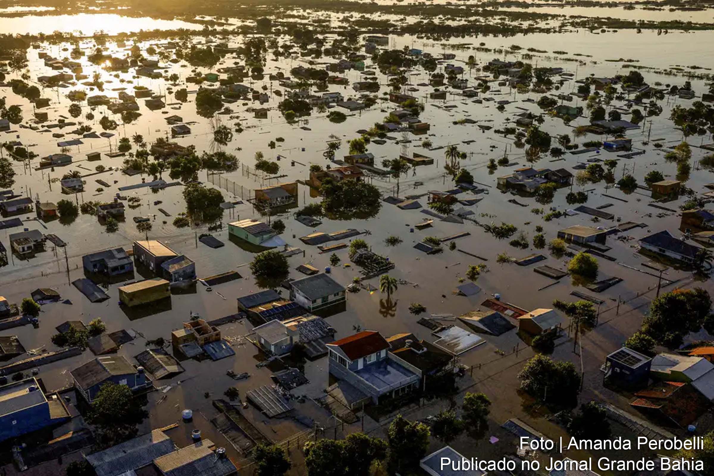 Municípios do Rio Grande do Sul enfrentam impactos das chuvas intensas, enquanto sites do governo estadual sofrem com instabilidade.