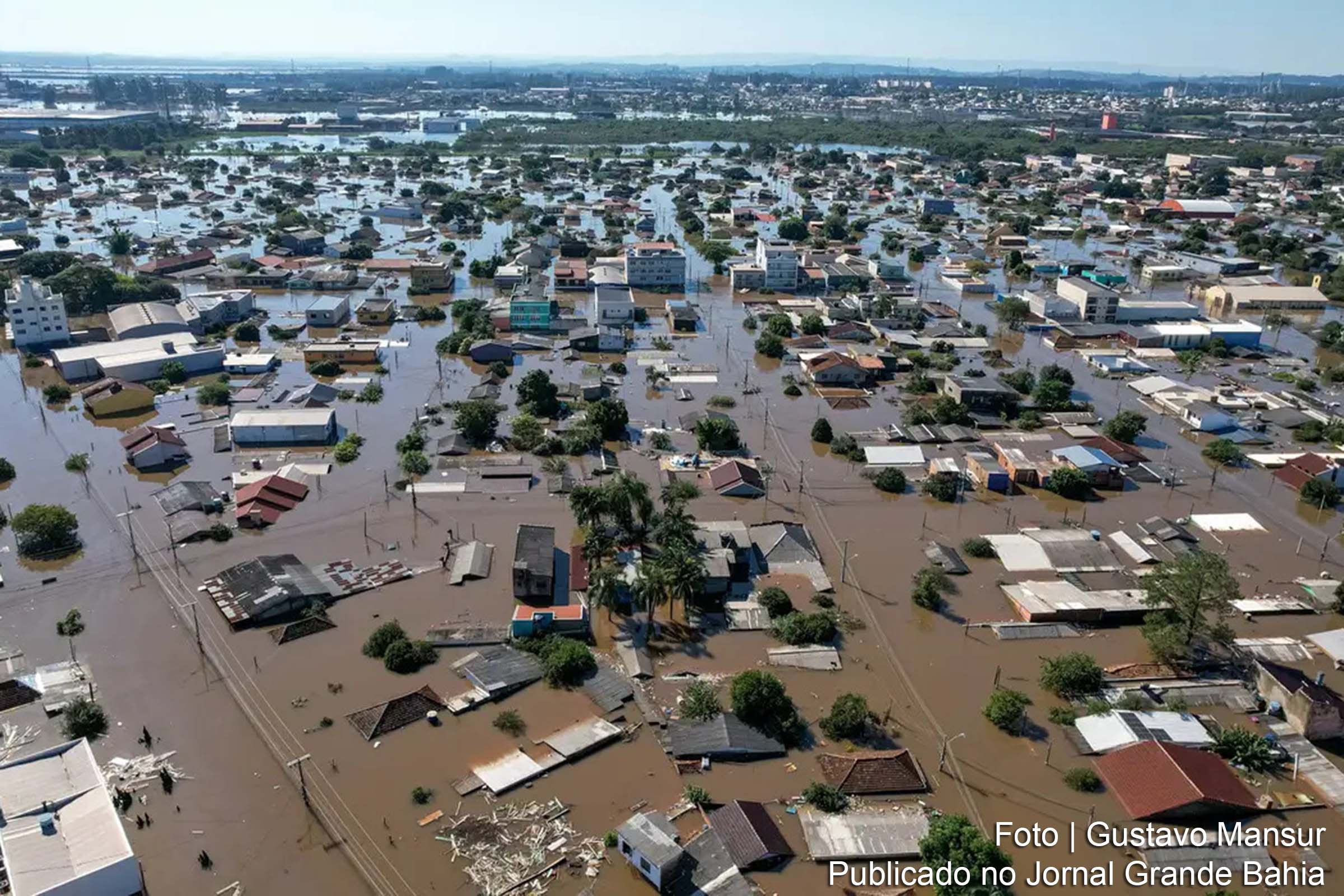 Moradores ilhados em Canoas pedem ajuda a militares do Exército