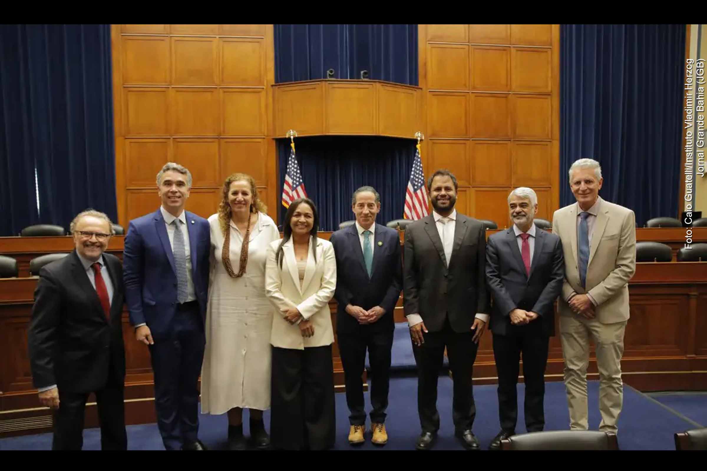 Congressistas dos EUA e Brasil articulam frente contra extrema-direita