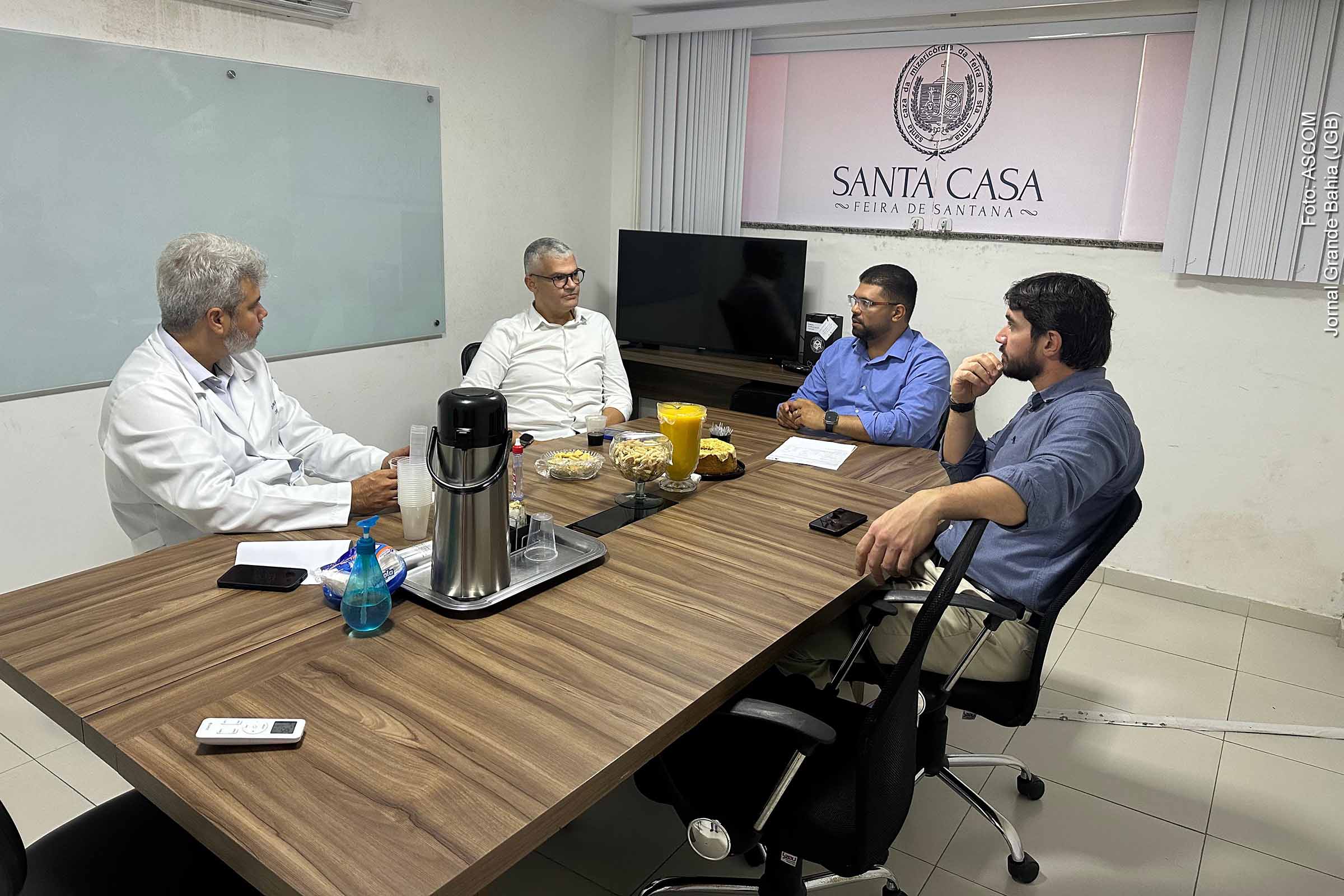 Representantes do Hospital Dom Pedro de Alcântara (HDPA) e o deputado estadual Pablo Roberto (PSDB) durante anúncio da emenda parlamentar.