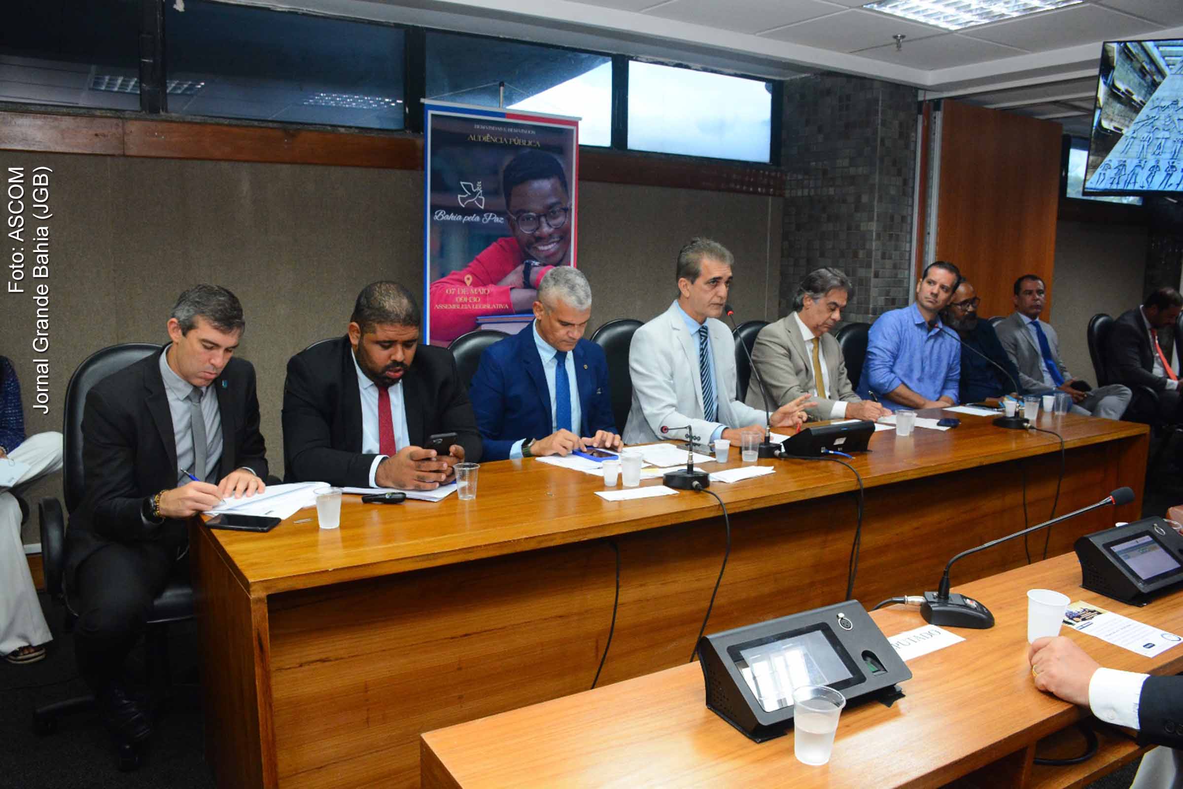 Deputado Robinson Almeida destaca a importância da integração de políticas sociais na segurança pública.