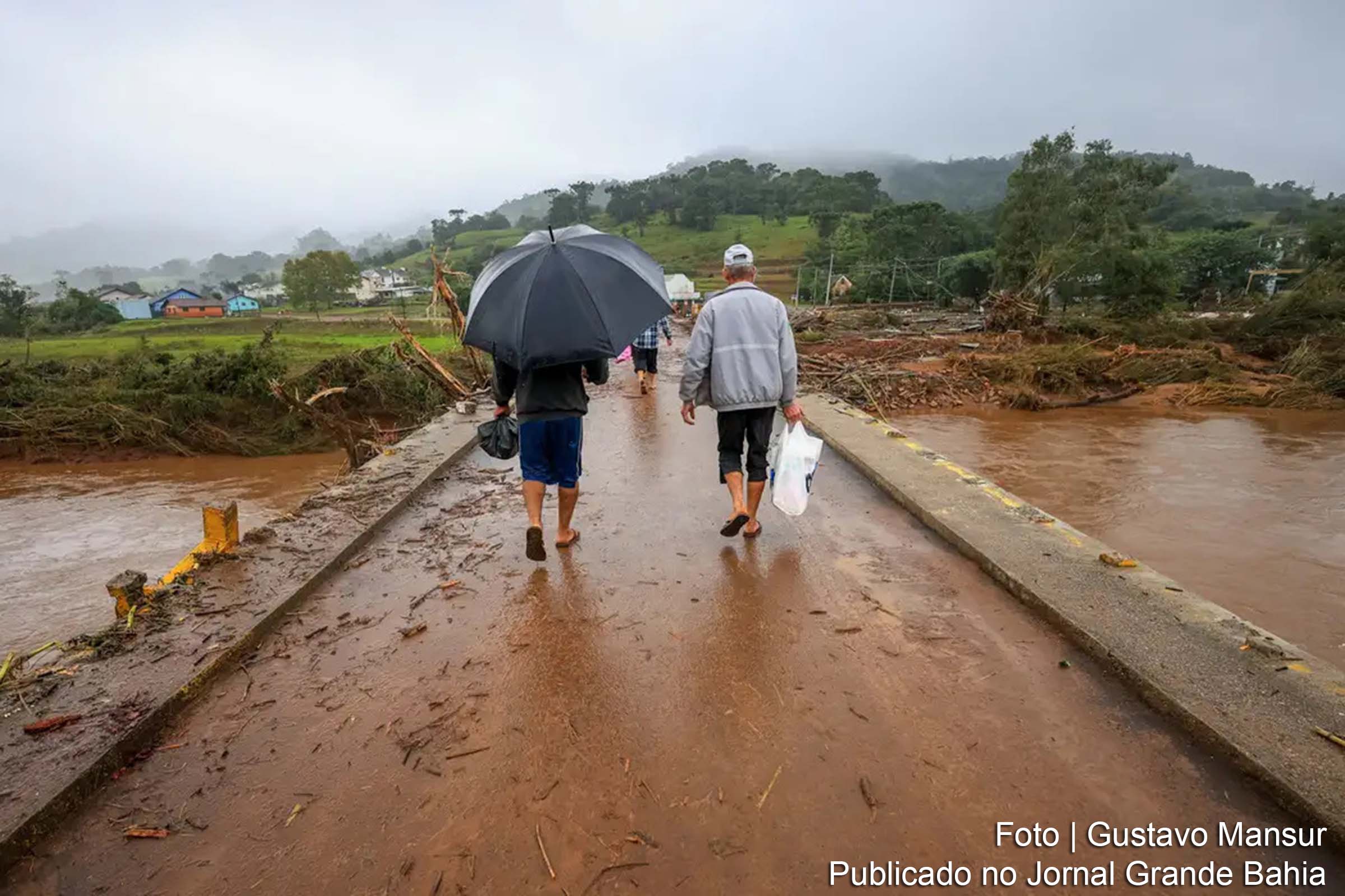 A situação requer medidas urgentes para assistência às vítimas e reconstrução das áreas afetadas.