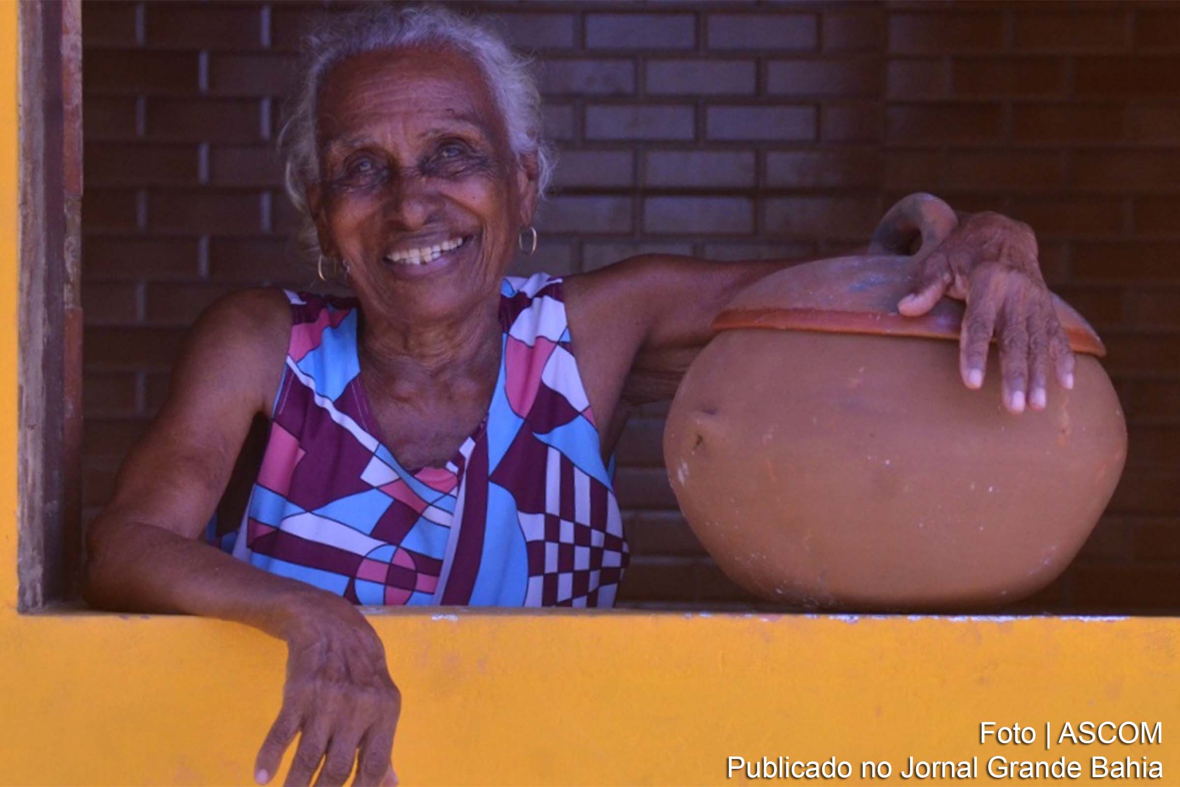 Dona Cadu, mestra da cultura popular do Recôncavo da Bahia, faleceu aos 104 anos deixando um legado de saberes e tradições.