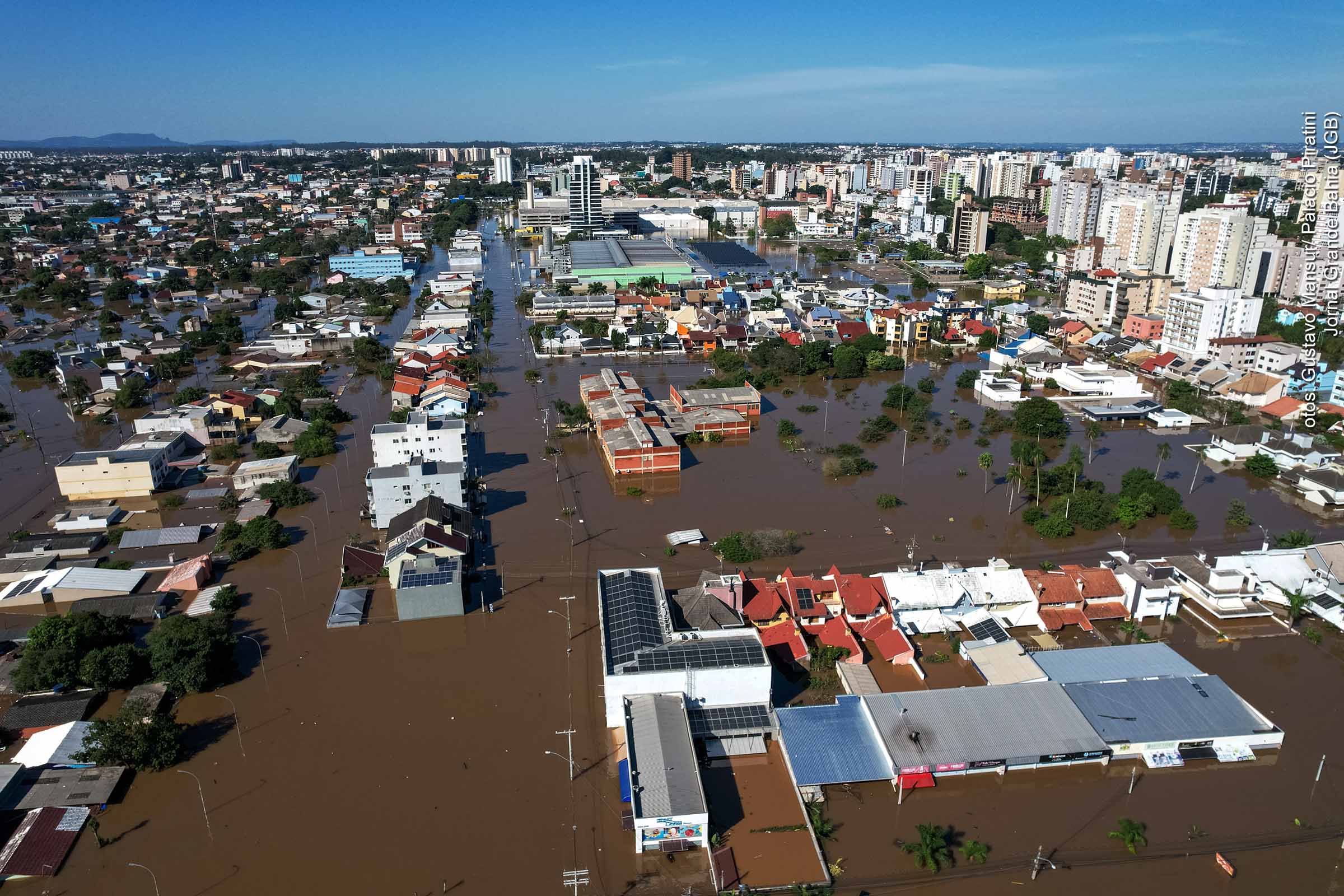 Em Canoas, vista aérea do bairro Mathias Velho inundado pelas chuvas de maio de 2024.