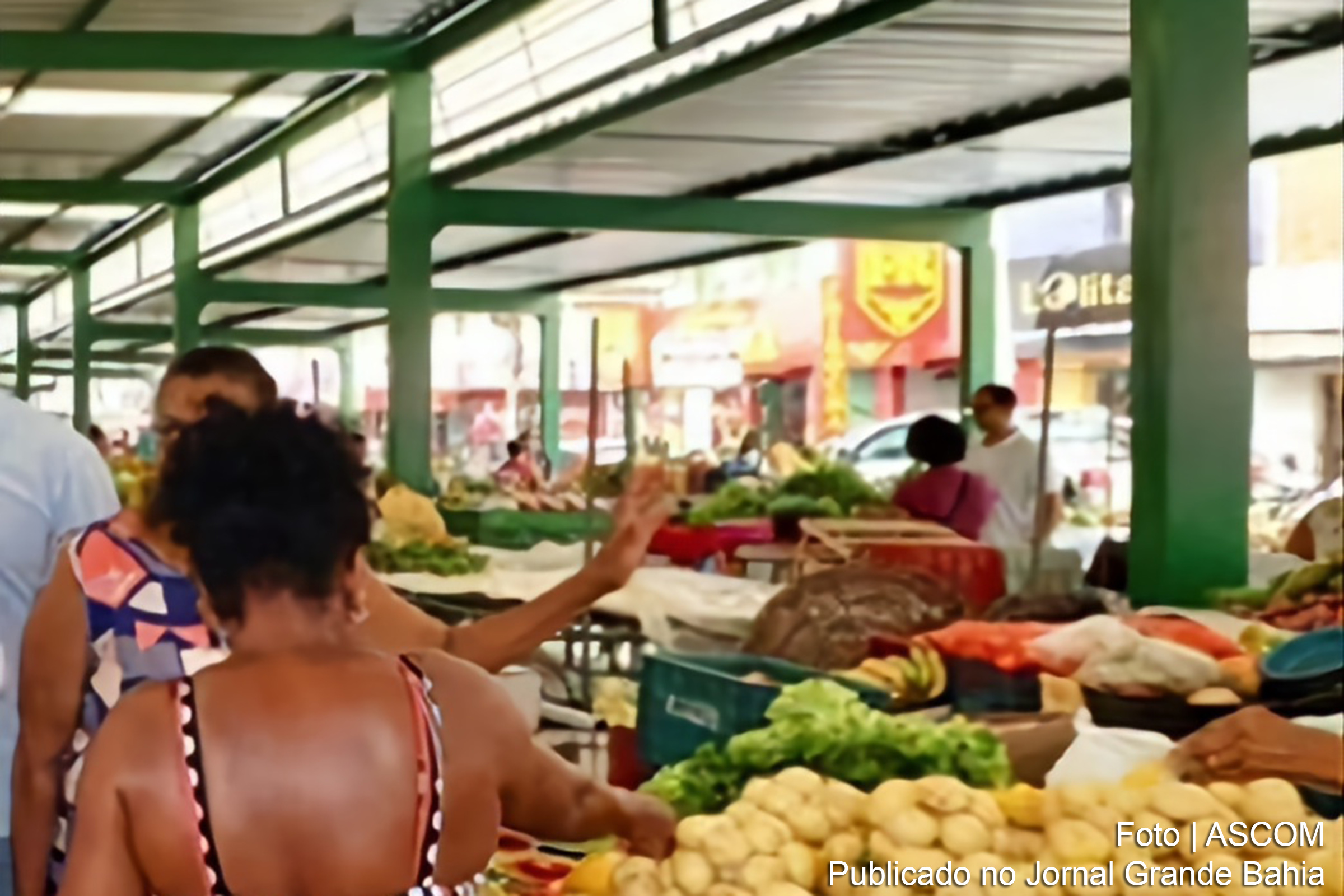 O vereador Luiz da Feira expressou sua indignação, ressaltando o prejuízo aos feirantes.