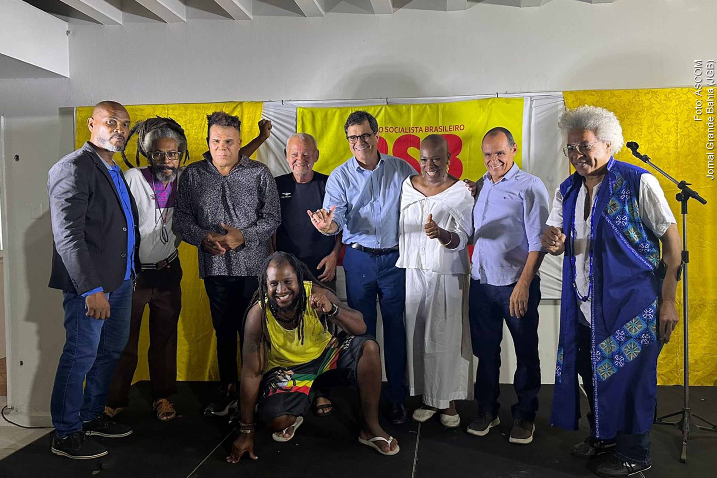 Flávia Sacramento, estilista e mulher negra, lança sua pré-candidatura a vereadora em evento na sede do PSB de Feira de Santana.