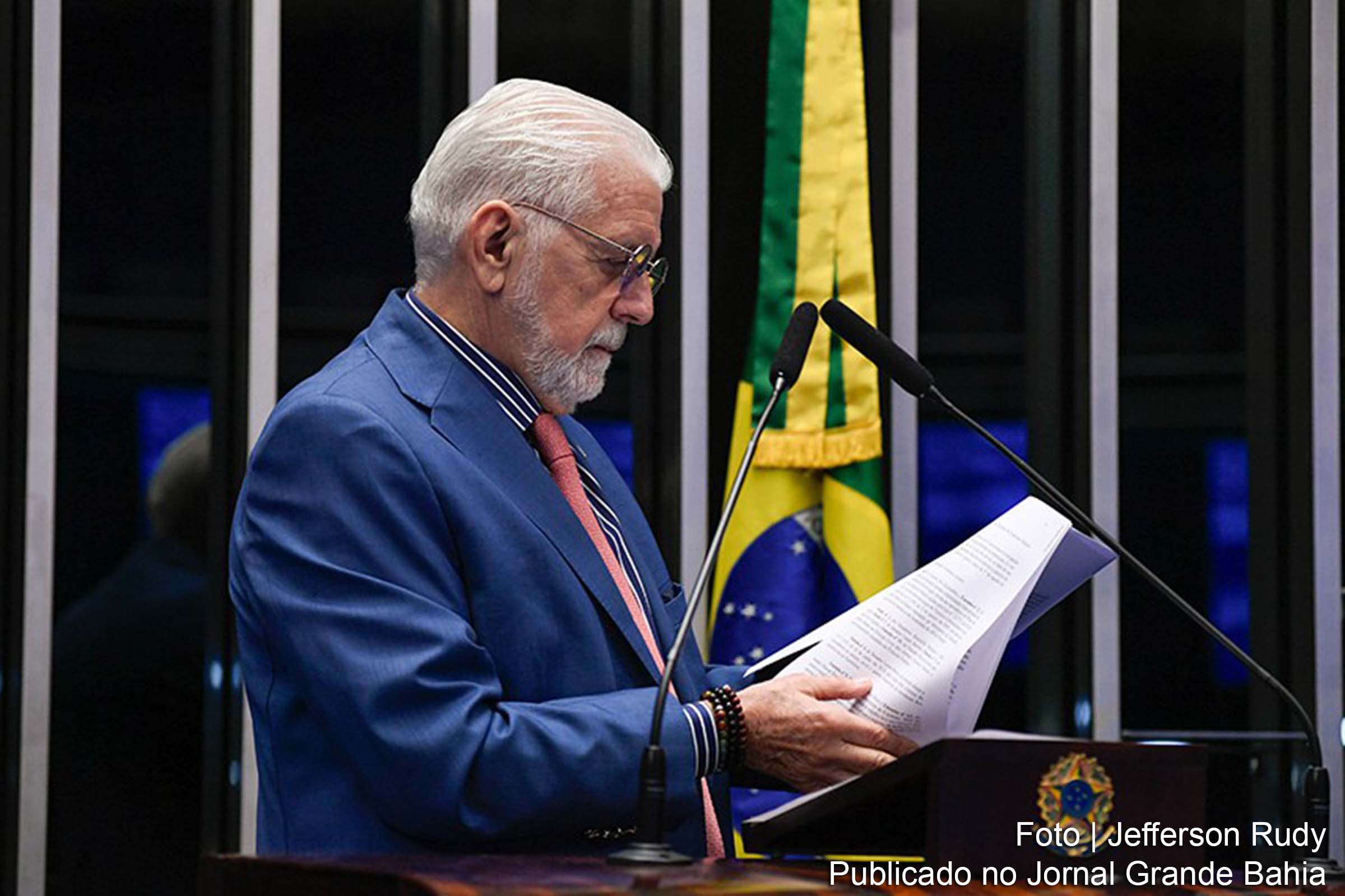 Senado aprova projeto de lei que reestrutura carreiras e reajusta salários de diversos cargos do Poder Executivo federal, abrangendo delegados, policiais e servidores de várias agências.