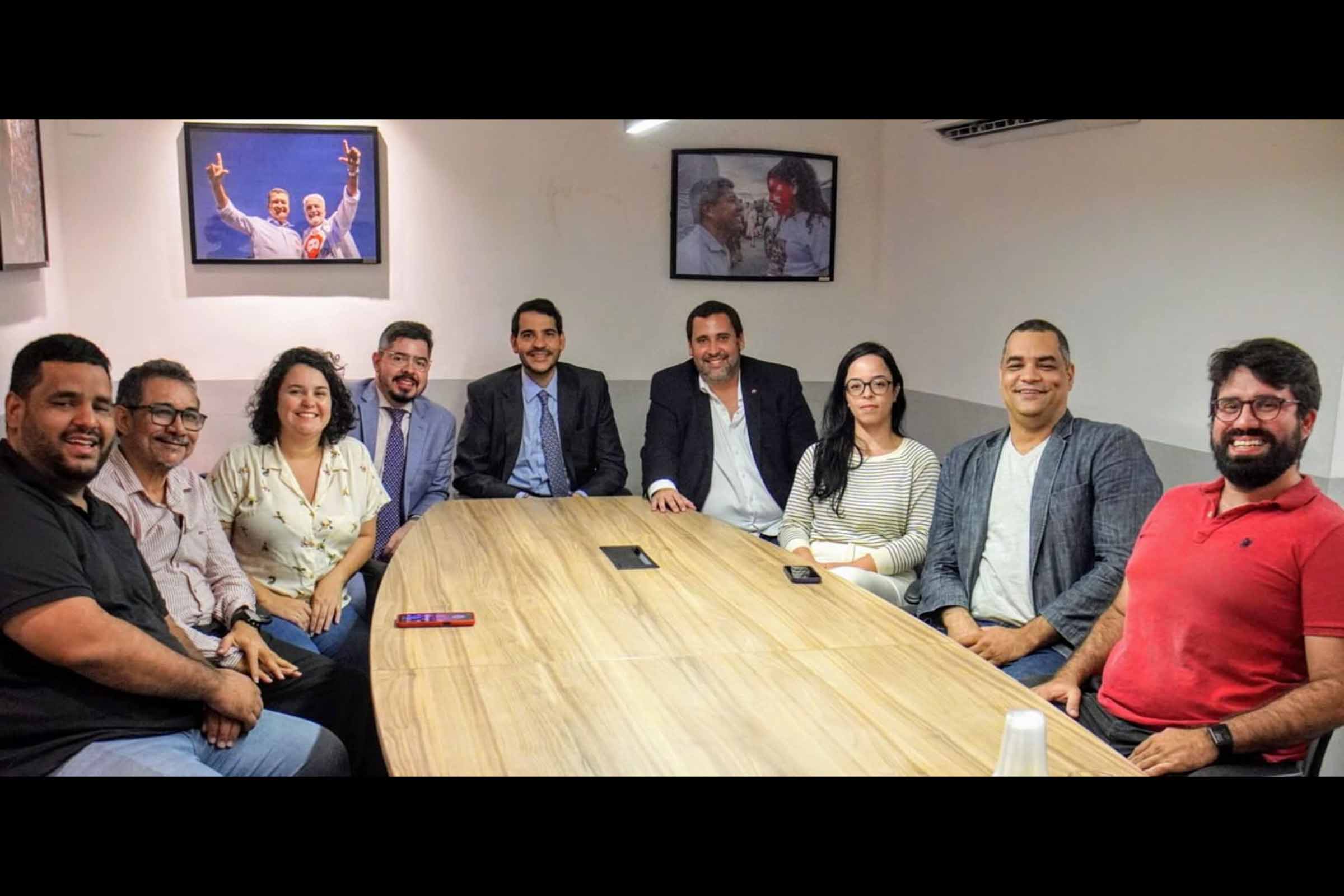 Ministro da AGU e Executiva do PT da Bahia discutem democracia e reconstrução nacional