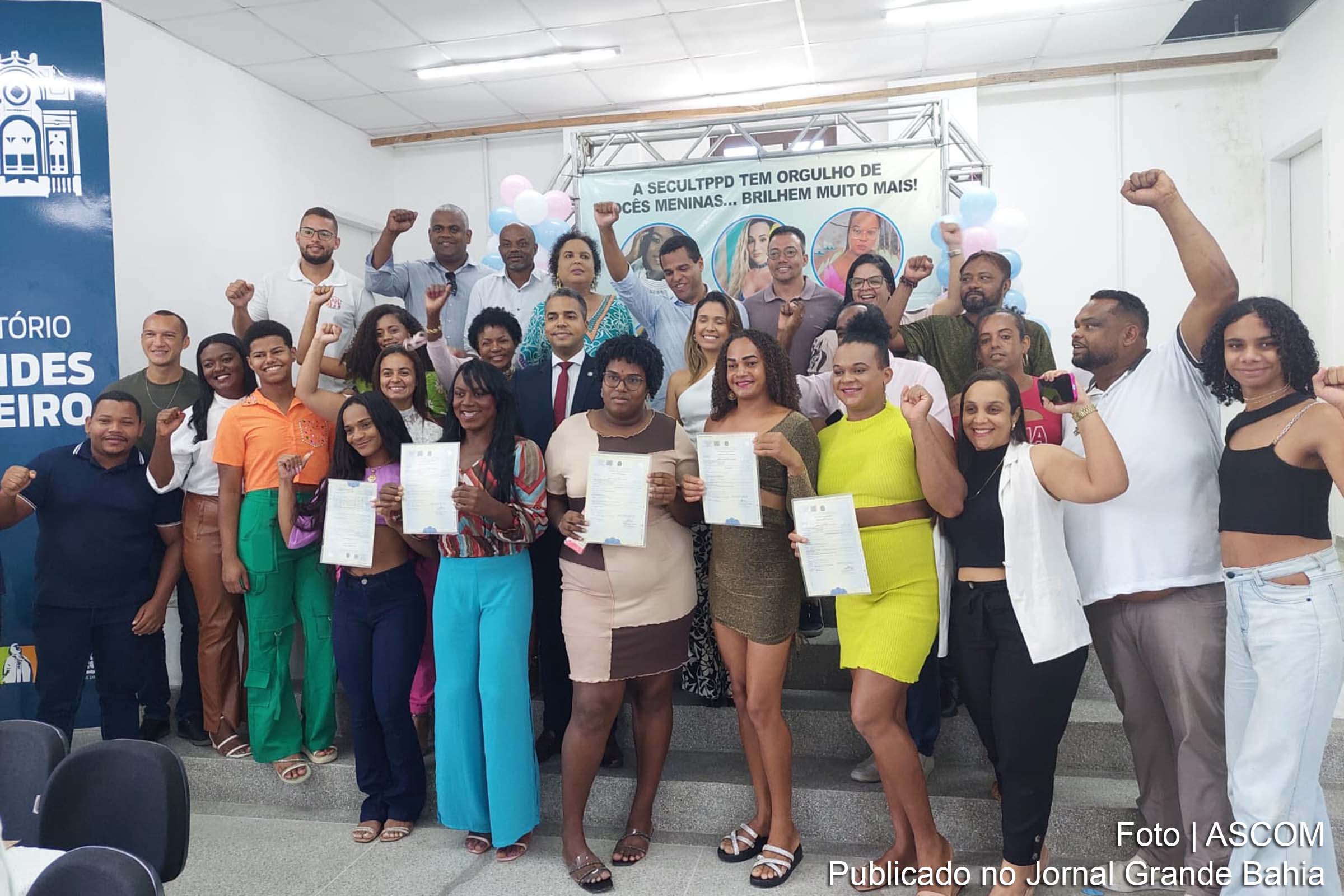Juiz Leandro Florêncio Rocha de Araújo representa o Judiciário baiano em evento que entrega novos registros civis com alteração de prenome e gênero.