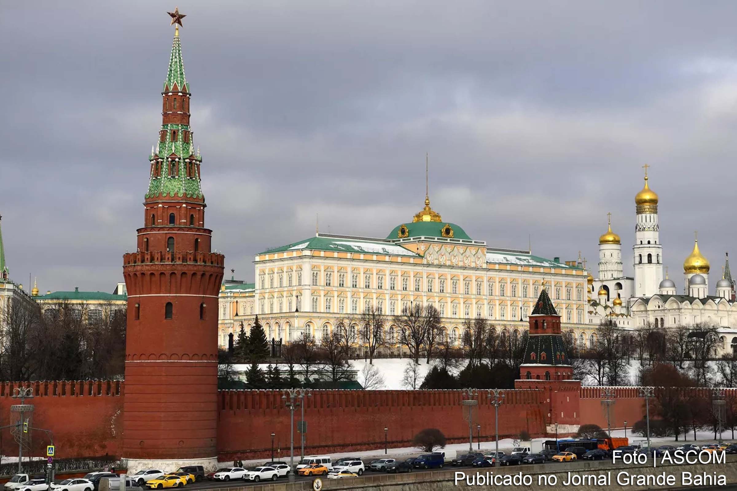 Porta-voz do Kremlin, Dmitry Peskov, refuta acusações dos EUA sobre uso de armas químicas pela Rússia na Ucrânia.