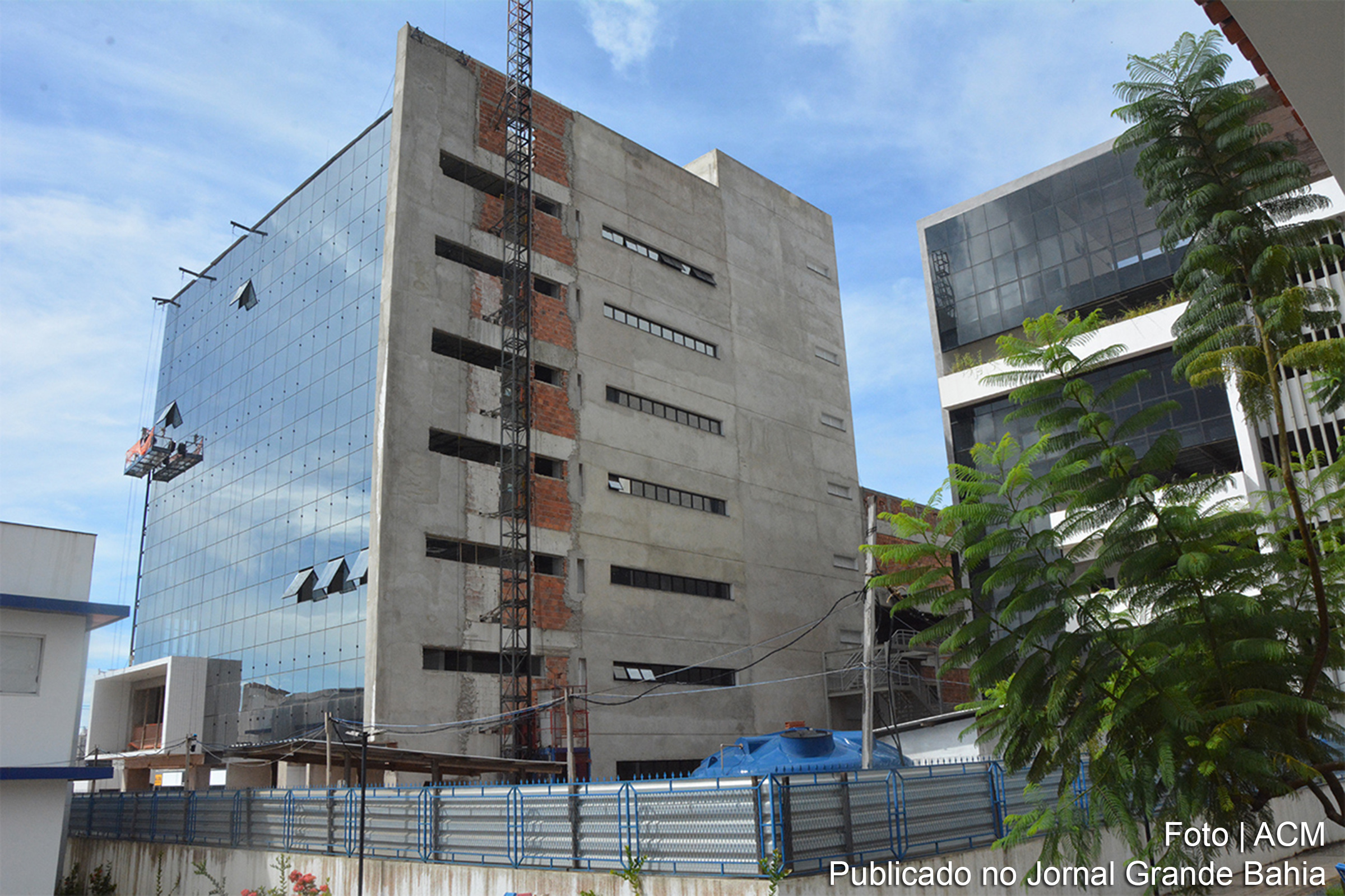 Obra da nova sede da Secretaria Municipal de Educação está na fase de acabamento, com 70% de execução.