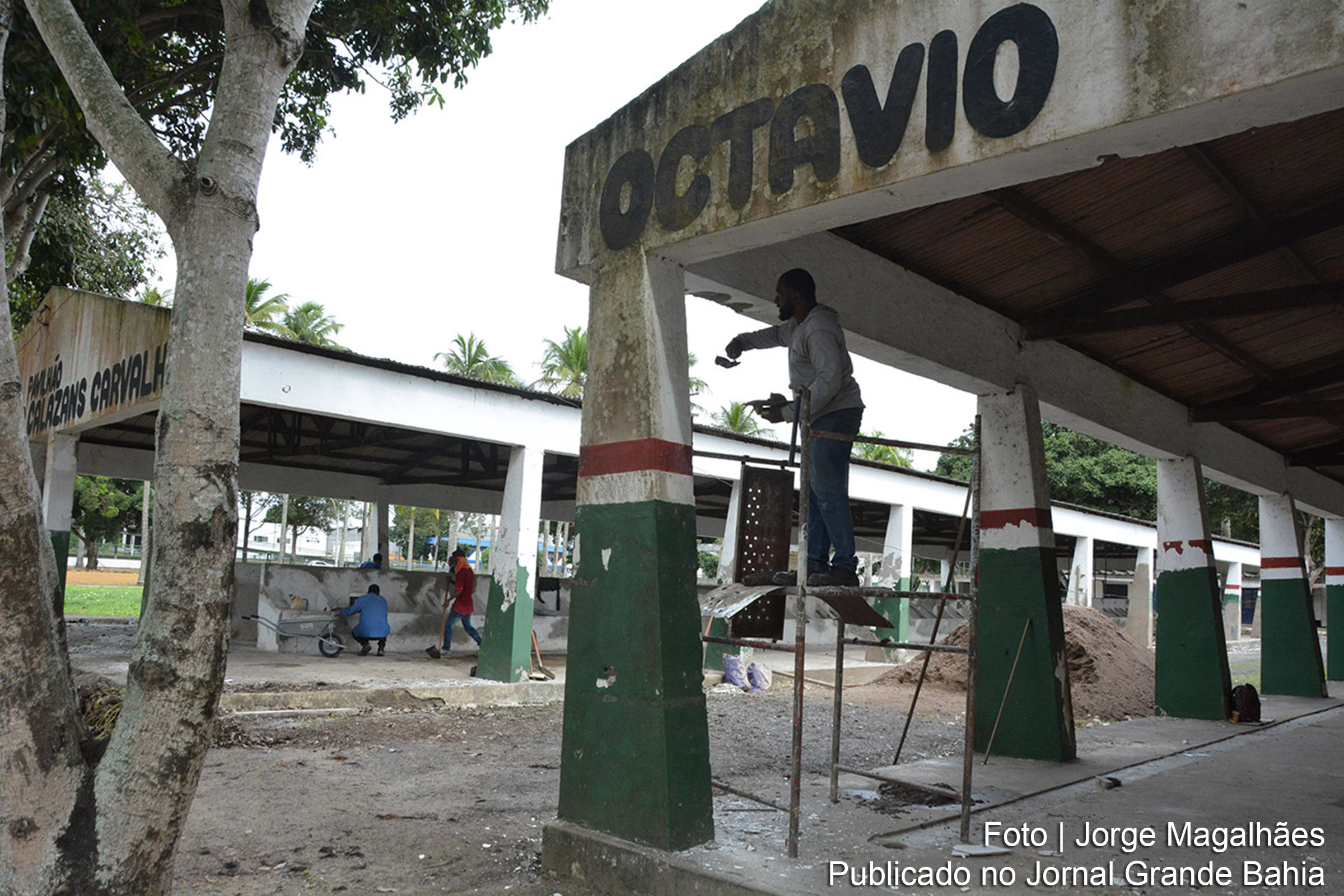 A Prefeitura de Feira de Santana concluiu a construção do muro frontal do Parque de Exposições João Martins da Silva e segue com a preparação de novas infraestruturas.