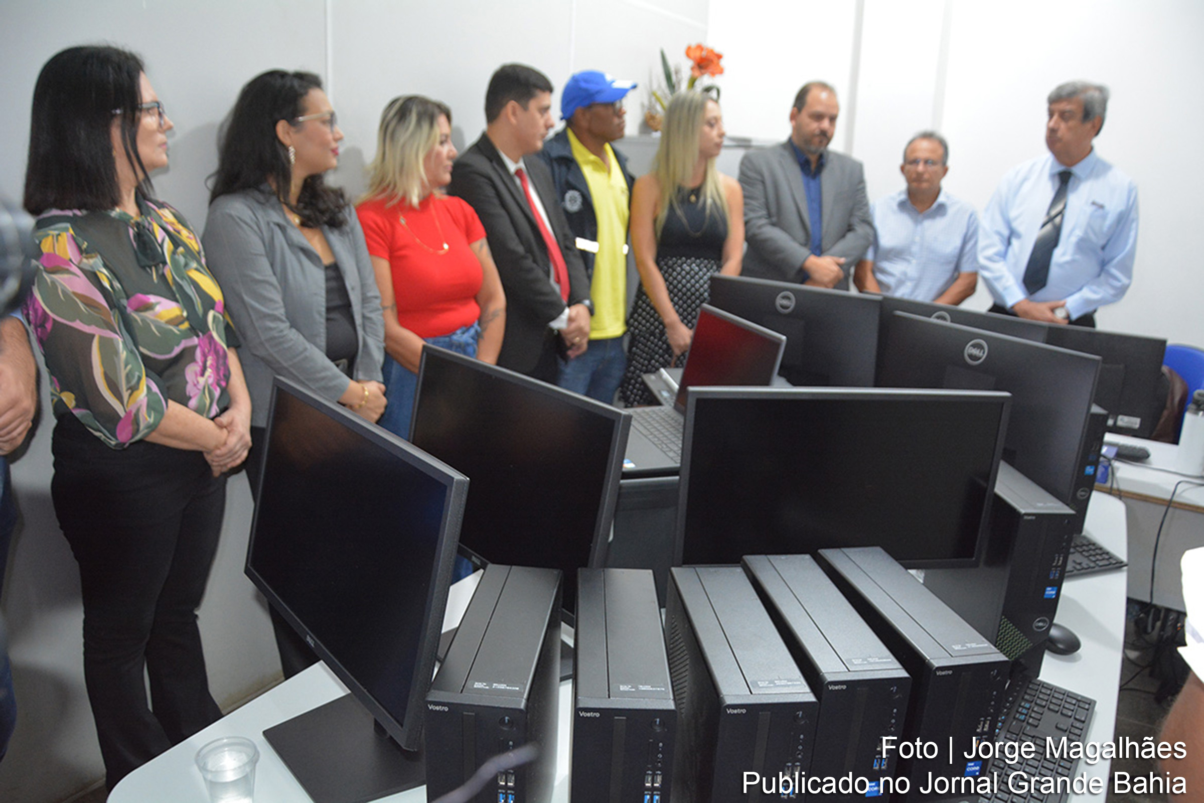 Entrega dos equipamentos ocorreu na sede do PROCON, com a presença do superintendente Maurício Carvalho e do prefeito Colbert Martins Filho.