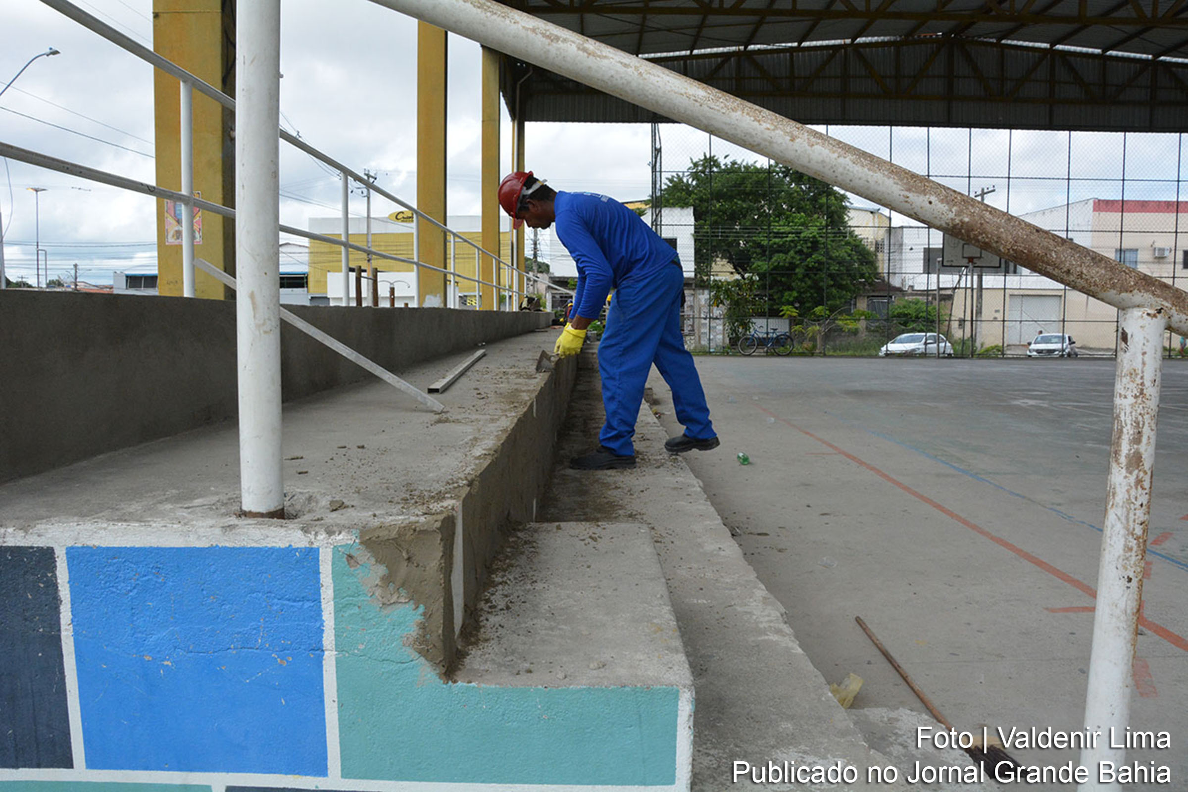 Praças CEUs nos bairros de Feira de Santana passam por revitalização, com reforma de quadras, instalação de novos equipamentos e projeto paisagístico.