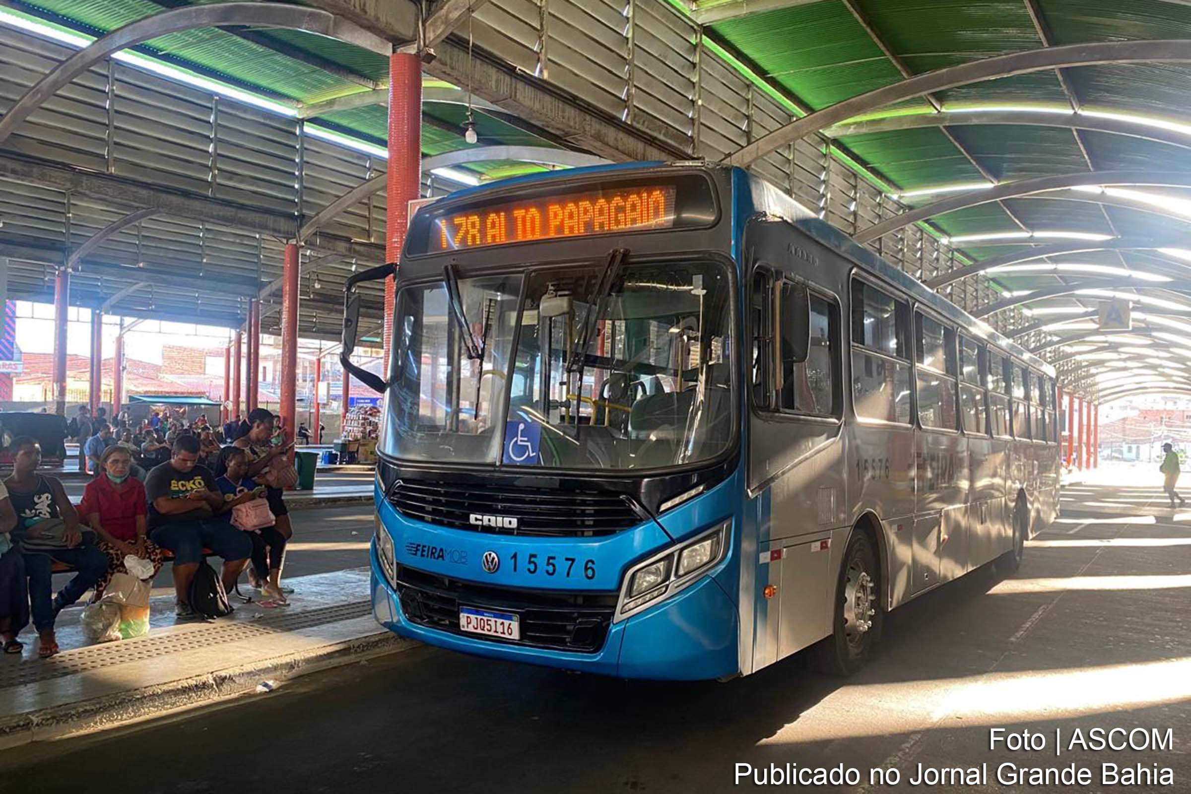 Ônibus urbanos do tipo Padron passam a atender 13 linhas do transporte público em Feira de Santana, substituindo os micro-ônibus anteriormente em operação.