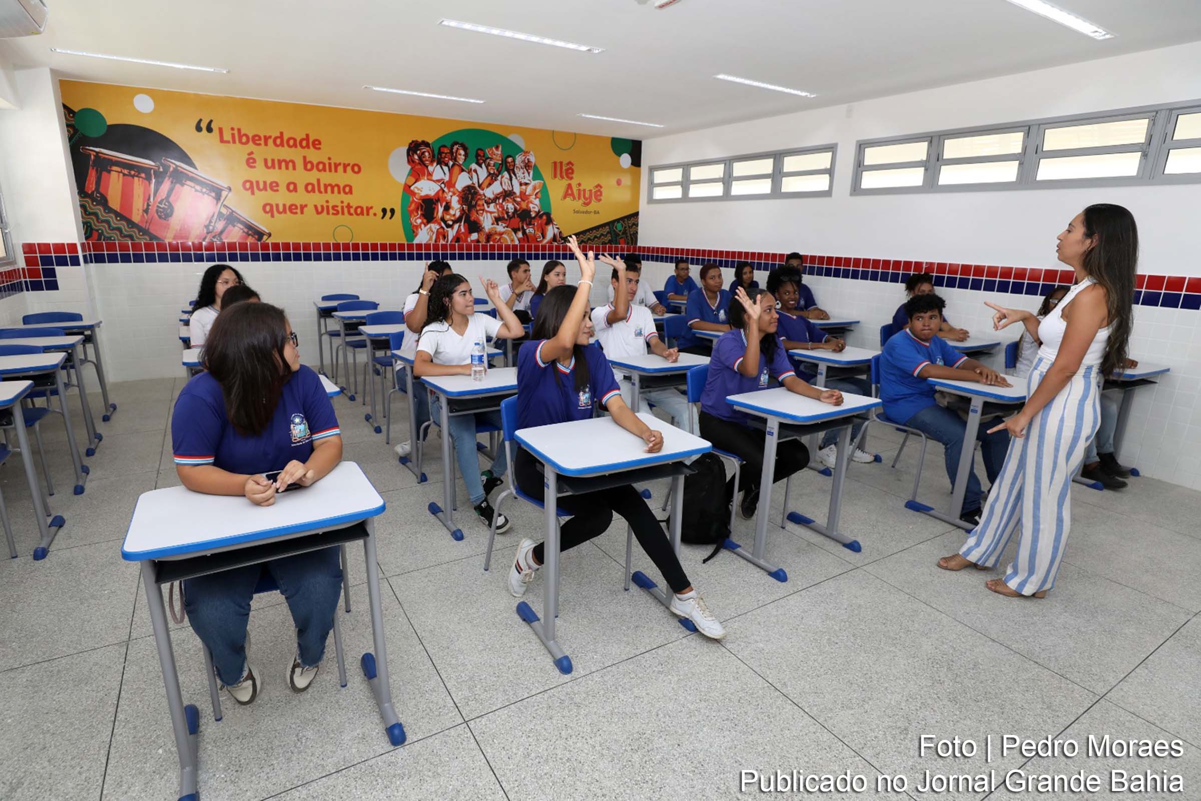 Iniciativa beneficia profissionais da Educação que não seriam contemplados com os recursos, valorizando o magistério.