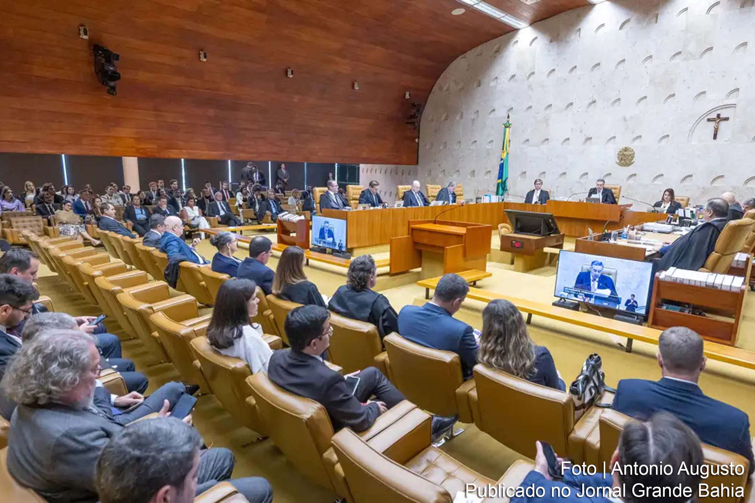 Decisão unânime do Supremo Tribunal Federal declara ilegalidade de ações judiciais múltiplas que visam constranger jornalistas e dificultar a liberdade de imprensa.