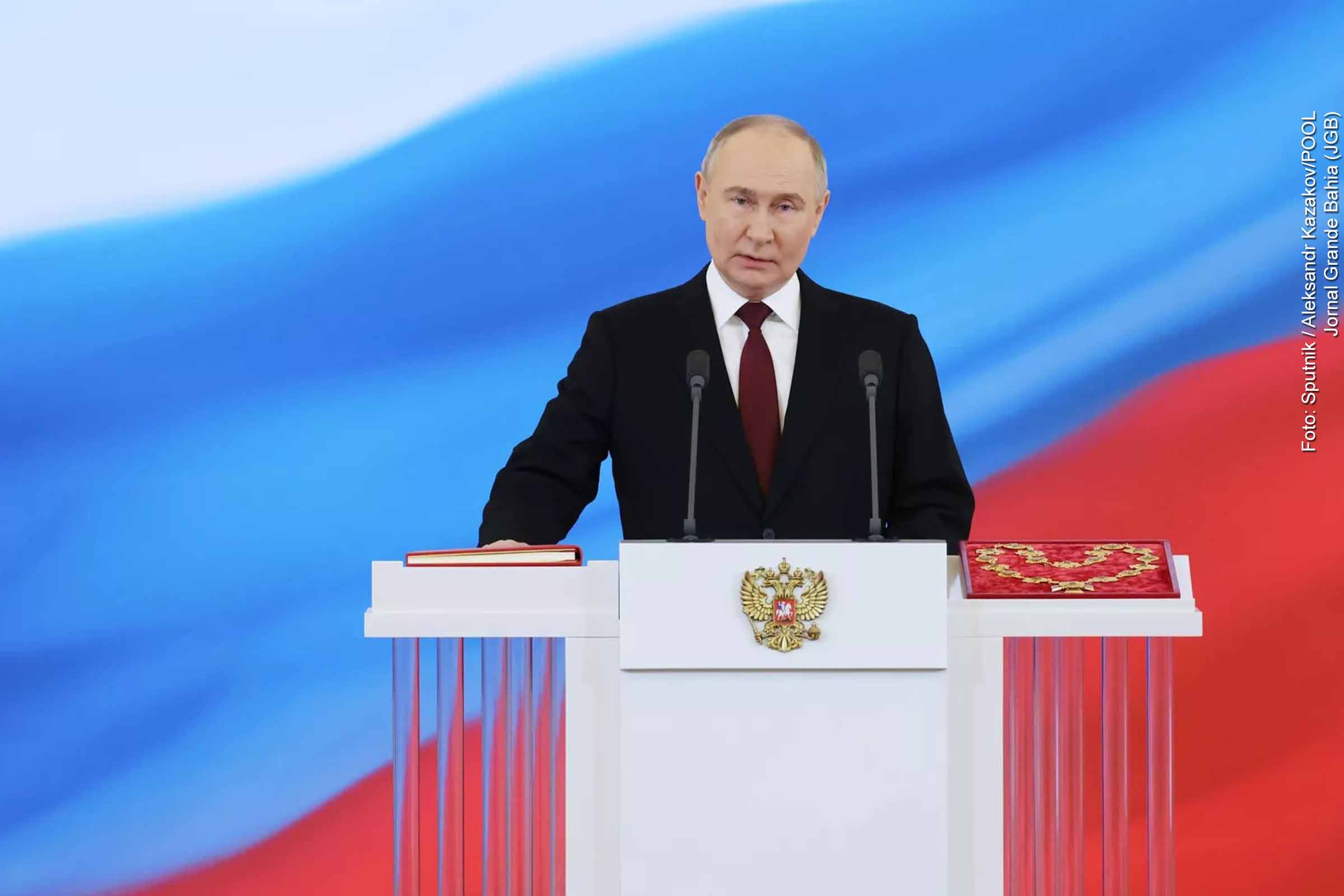 O presidente russo, Vladimir Putin, reafirma seu compromisso com os cidadãos russos em discurso emocionante durante sua quinta posse em Moscou. Putin expressa gratidão pela confiança e destaca a prontidão da Rússia para o diálogo com o Ocidente, mas ressalta que a escolha está nas mãos dos países ocidentais.