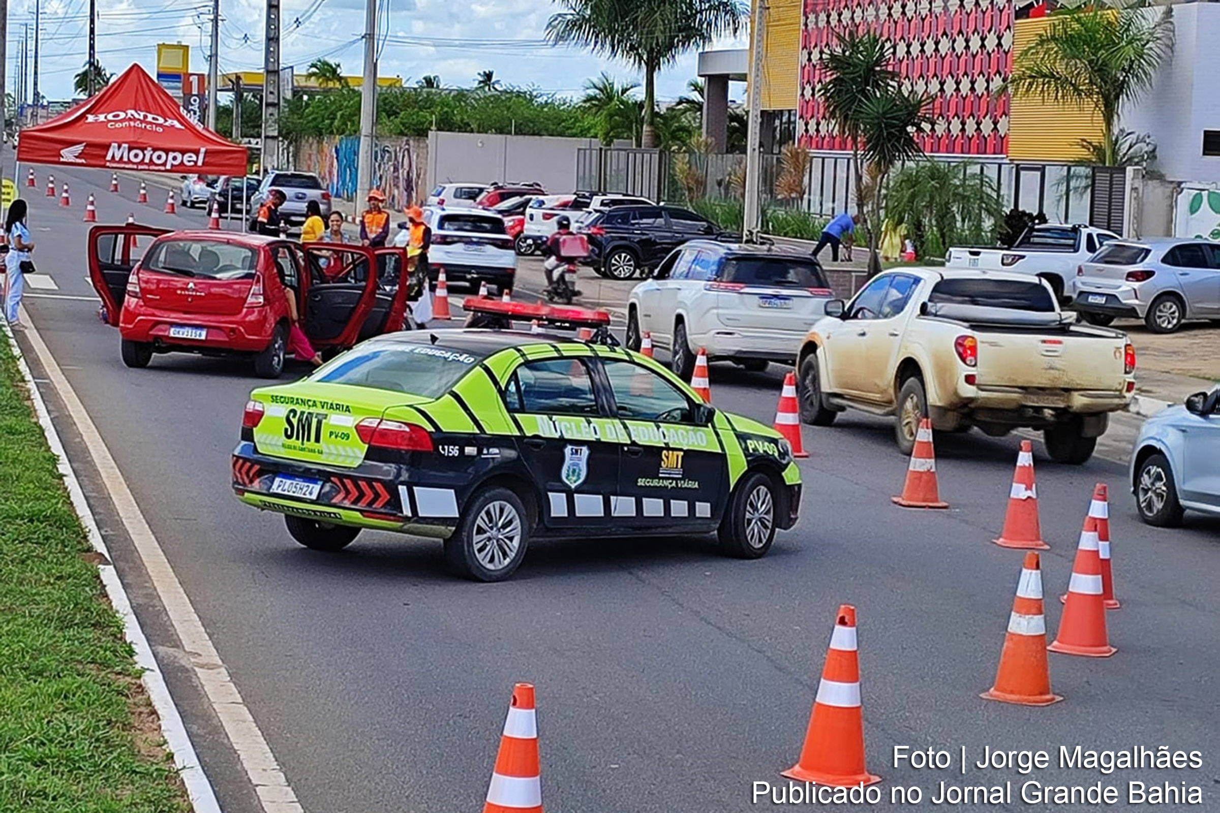 Edição especial do Rua Viva atraiu grande público para a Avenida Noide Cerqueira, promovendo conscientização sobre segurança no trânsito.
