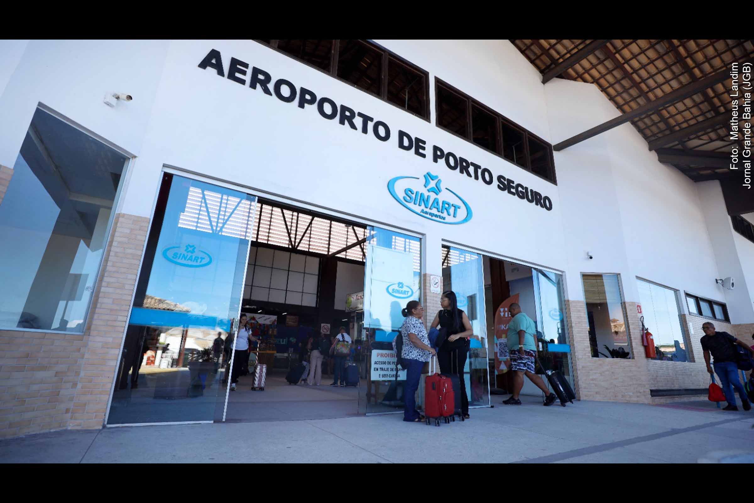Aeroporto de Porto Seguro passa por melhorias significativas. Investimento de R$ 21,770 milhões amplia capacidade e segurança.