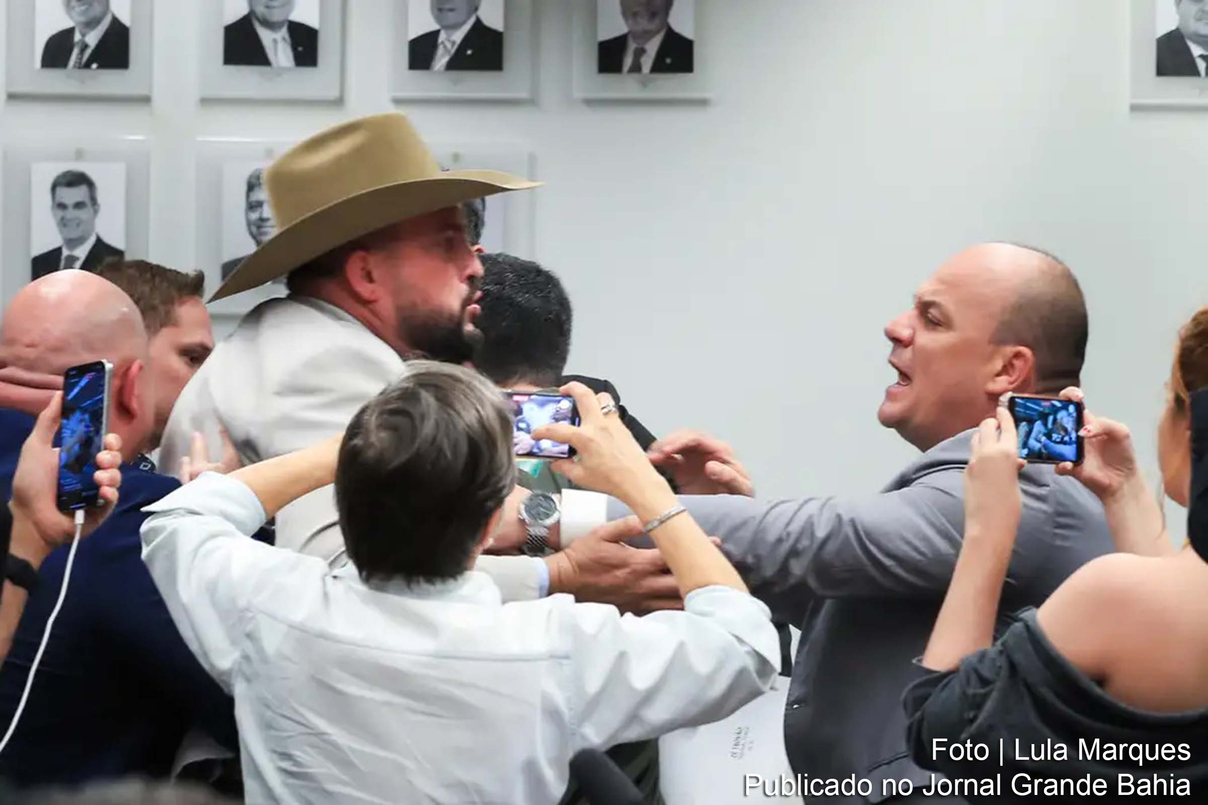 A decisão do Conselho de Ética da Câmara dos Deputados em arquivar o processo contra André Janones foi marcada por tumulto e quase briga entre parlamentares.