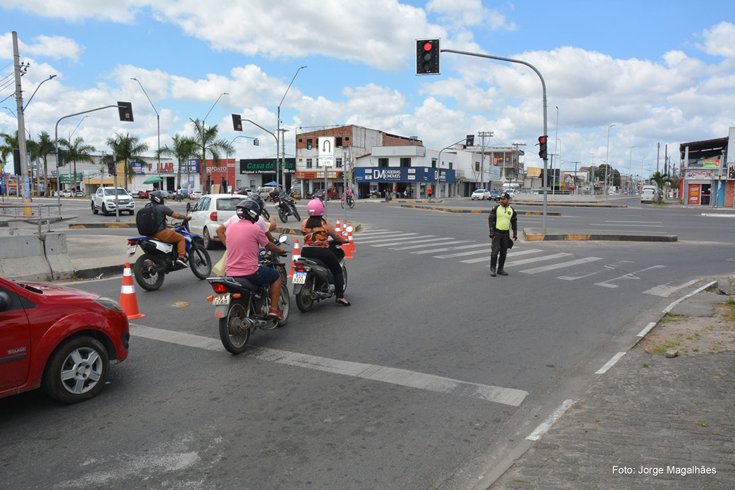 A interdição parcial na Avenida João Durval Carneiro, próximo ao Hospital Unimed, afetará o trânsito no fim de semana.