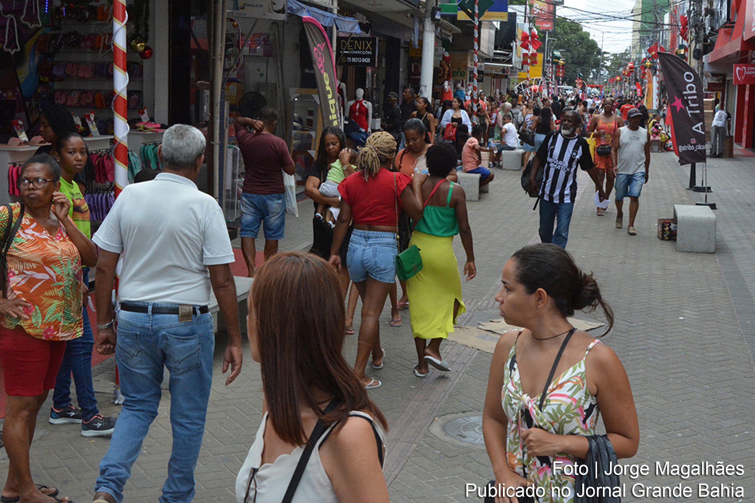 Decreto Municipal estabelece horário especial de funcionamento para o comércio de Feira de Santana durante o mês de junho, visando atender à demanda dos consumidores e fortalecer a economia local.