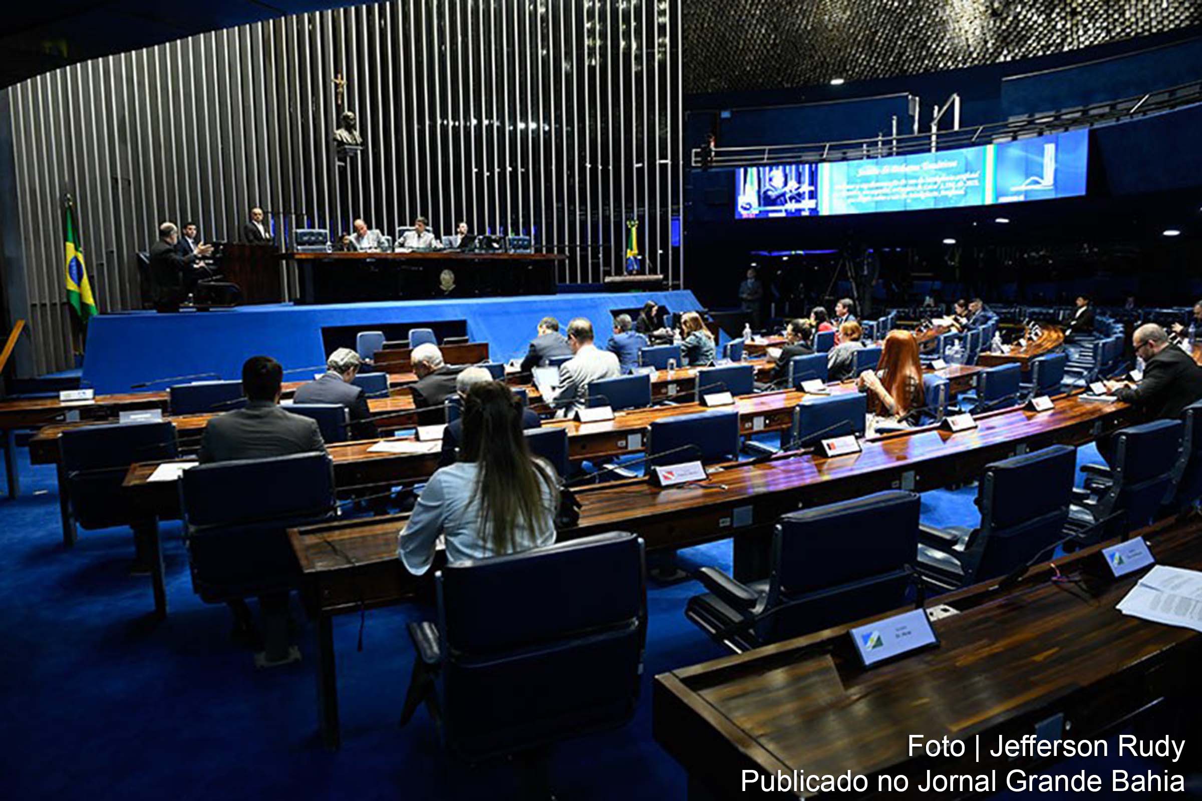 Especialistas e parlamentares discutem a importância da regulamentação da inteligência artificial no Brasil.