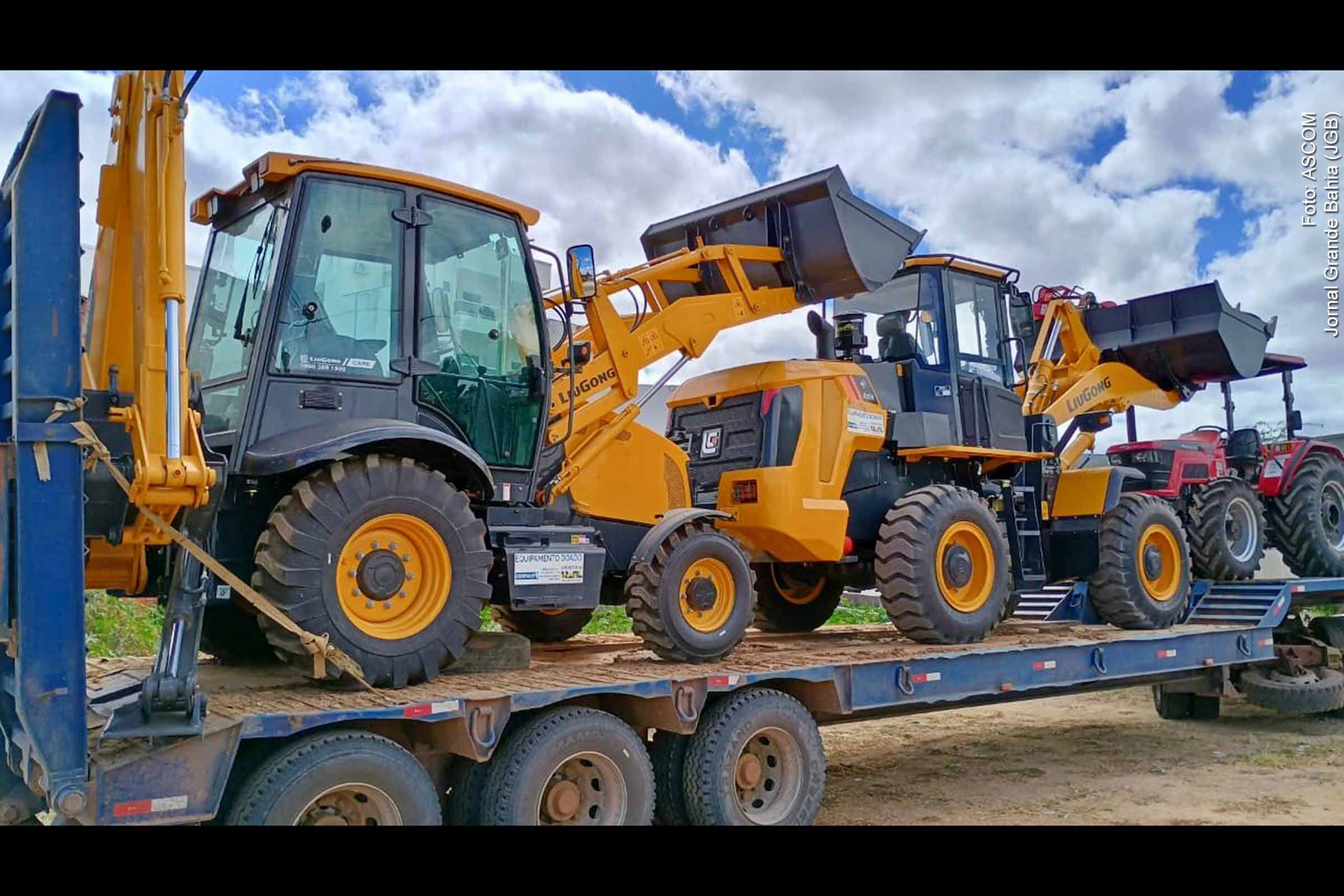 Deputado João Leão entrega equipamentos agrícolas no Município de Barra