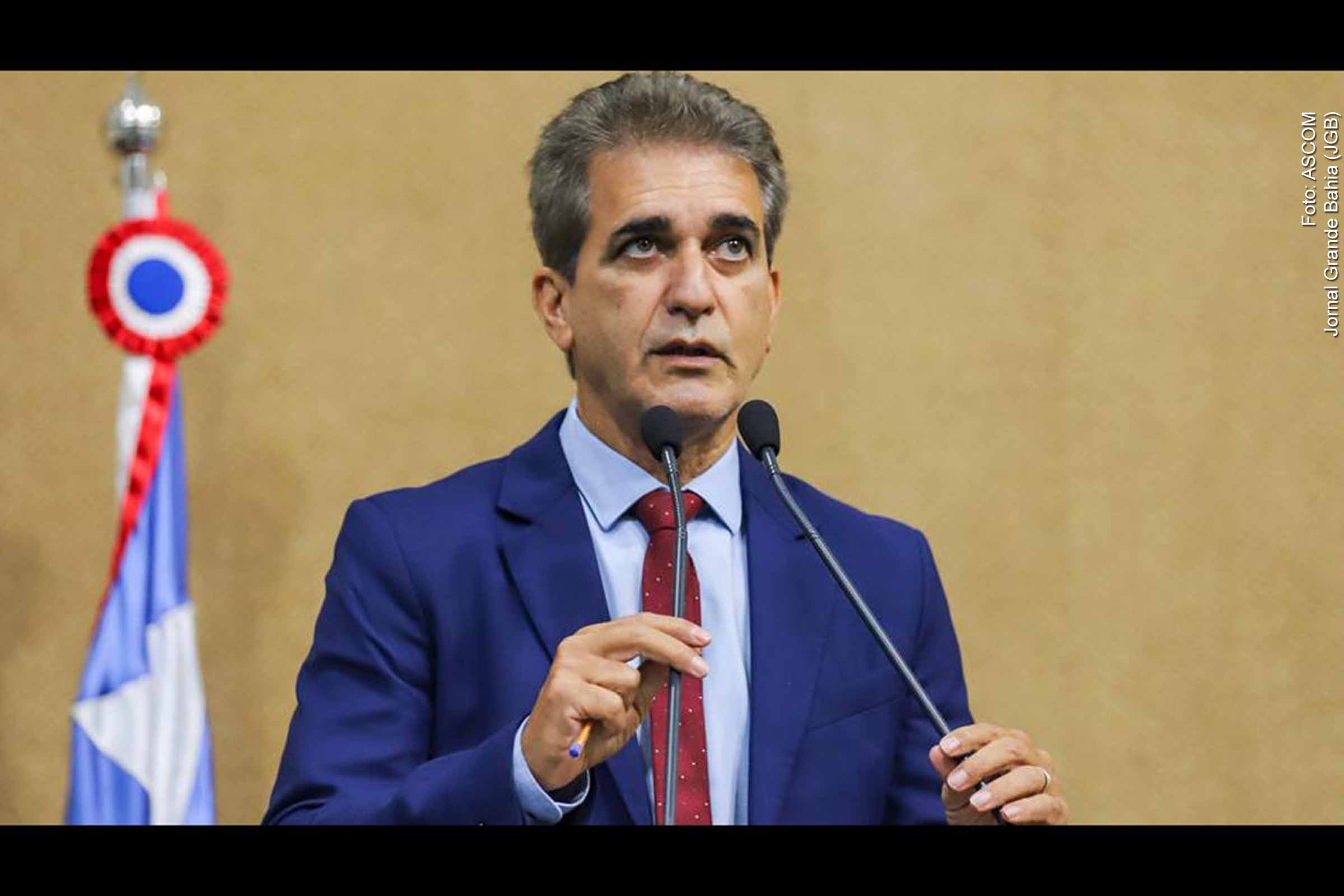 Deputado estadual Robinson Almeida acusa ACM Neto de hipocrisia por criticar empréstimos do governo estadual, relembrando que o ex-prefeito de Salvador realizou pedidos semelhantes em sua gestão.