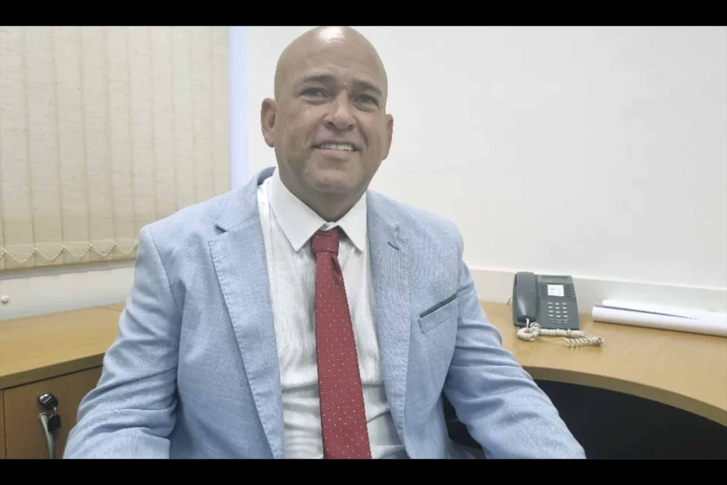 O Hospital Dom Pedro de Alcântara (HDPA), localizado em Feira de Santana, Bahia, receberá um aporte financeiro de R$ 1.502.700,00 em 2024, proveniente de uma emenda parlamentar do deputado estadual Kléber Cristian Escolano de Almeida (Binho Galinha, PRD). Os recursos, já incluídos no Orçamento do Estado da Bahia para 2024, serão direcionados para a aquisição de equipamentos médicos essenciais.