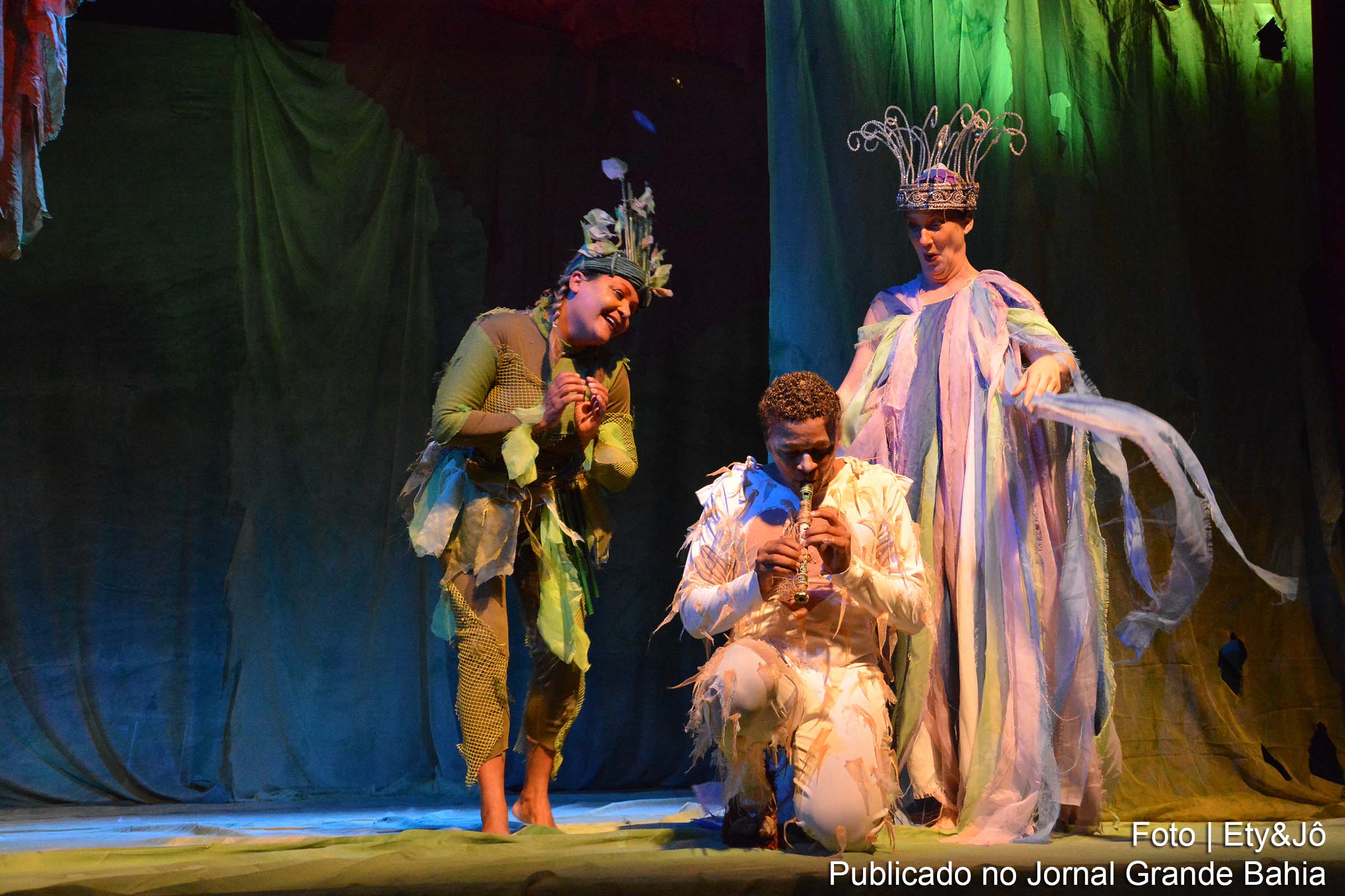 Última apresentação do espetáculo "A Flauta de Pã" acontece neste domingo, no Teatro Amélio Amorim, encerrando uma trajetória marcada por encanto e emoção.