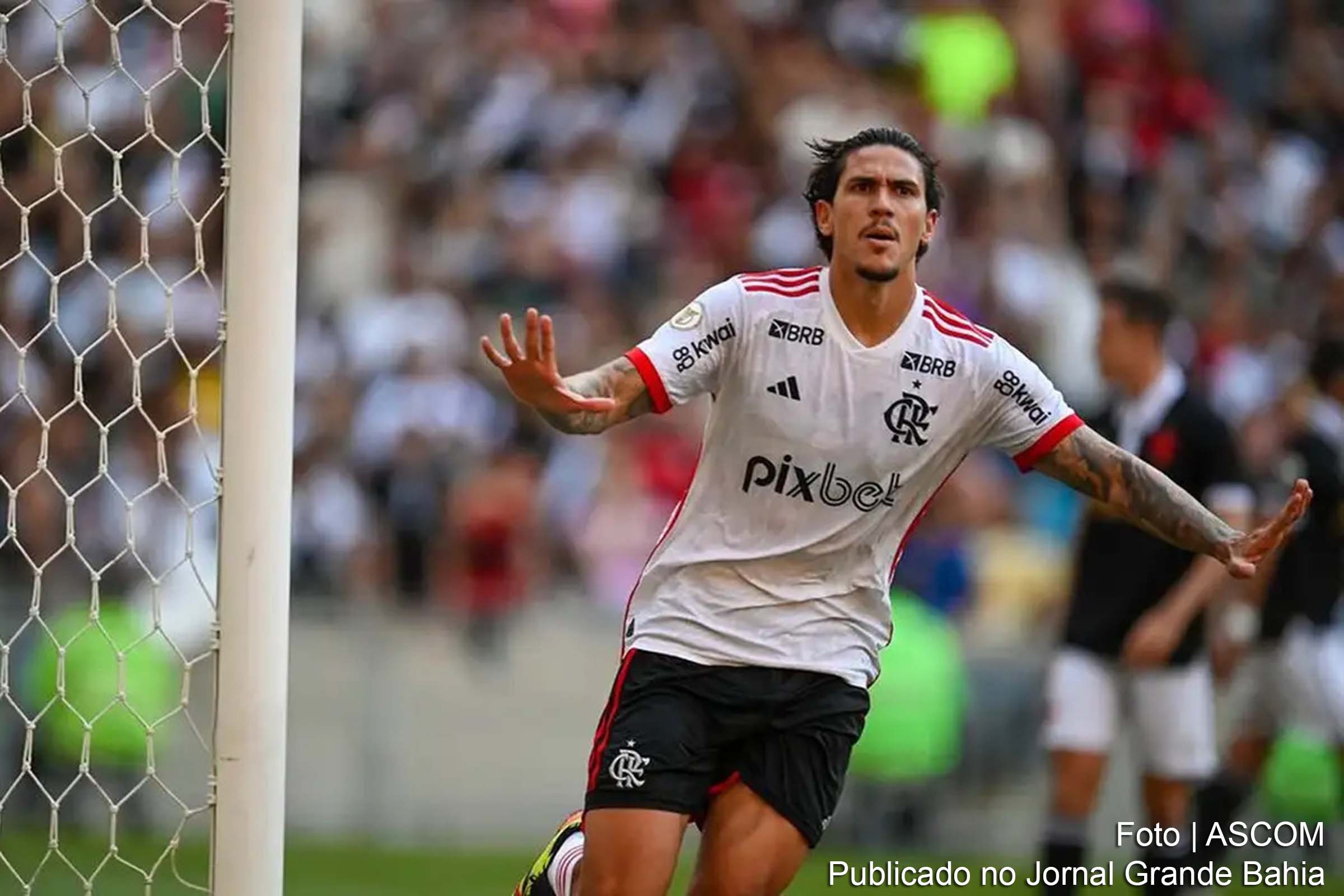 Flamengo dominou o Clássico dos Milhões, vencendo por 6 a 1 e se tornando líder provisório do Campeonato Brasileiro.