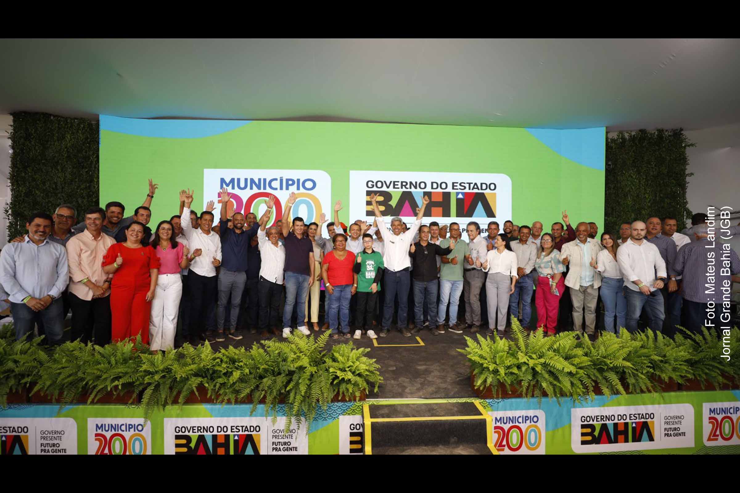 Jerônimo Rodrigues comemora ducentésima viagem à cidades do interior da Bahia. Em São Desidério, governador lança ações de preservação do cerrado e proteção ambiental no estado.