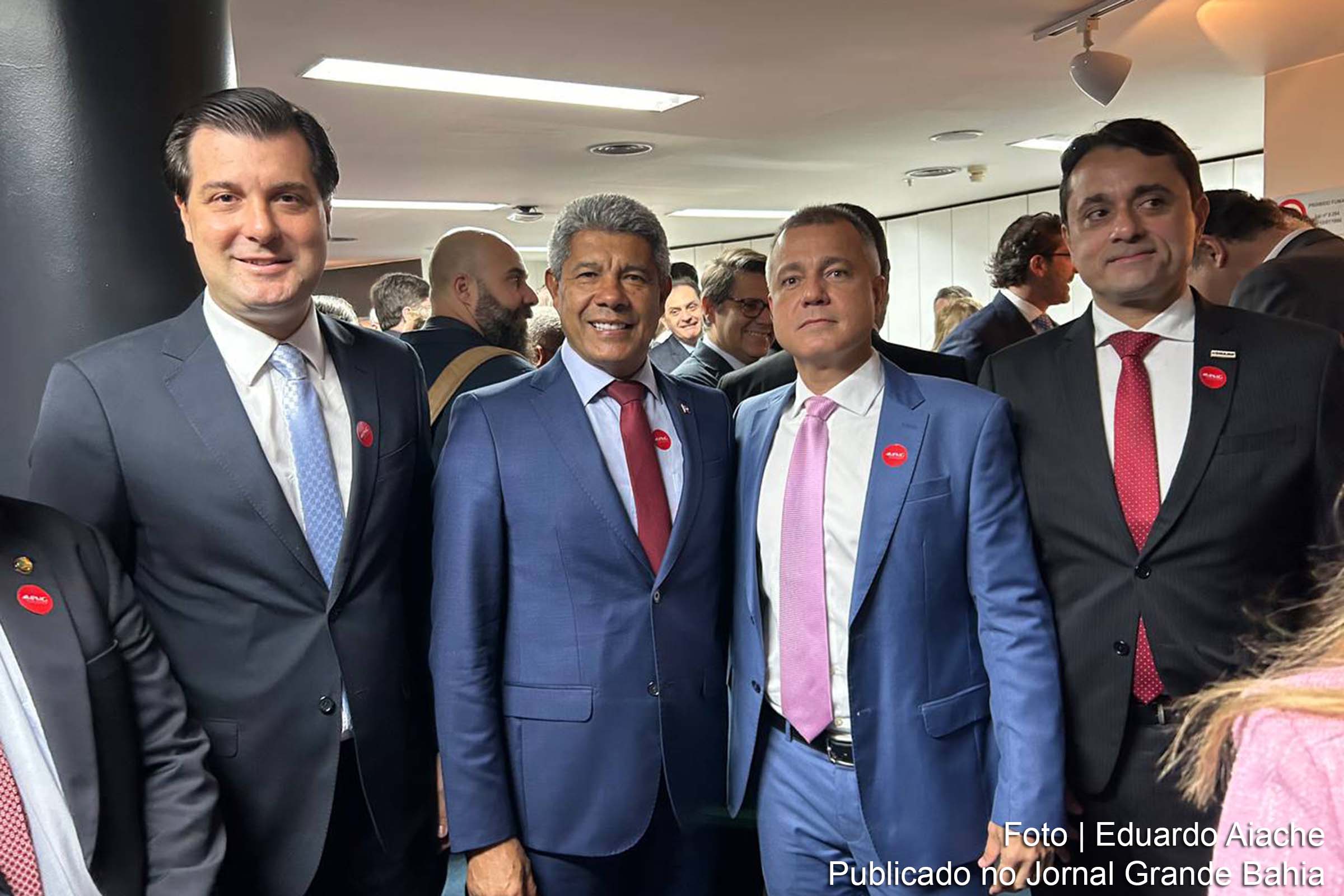 Jerônimo Rodrigues marca presença na cerimônia que elegeu Jarbas Soares Júnior como presidente do Conselho Nacional dos Procuradores-Gerais do MP.