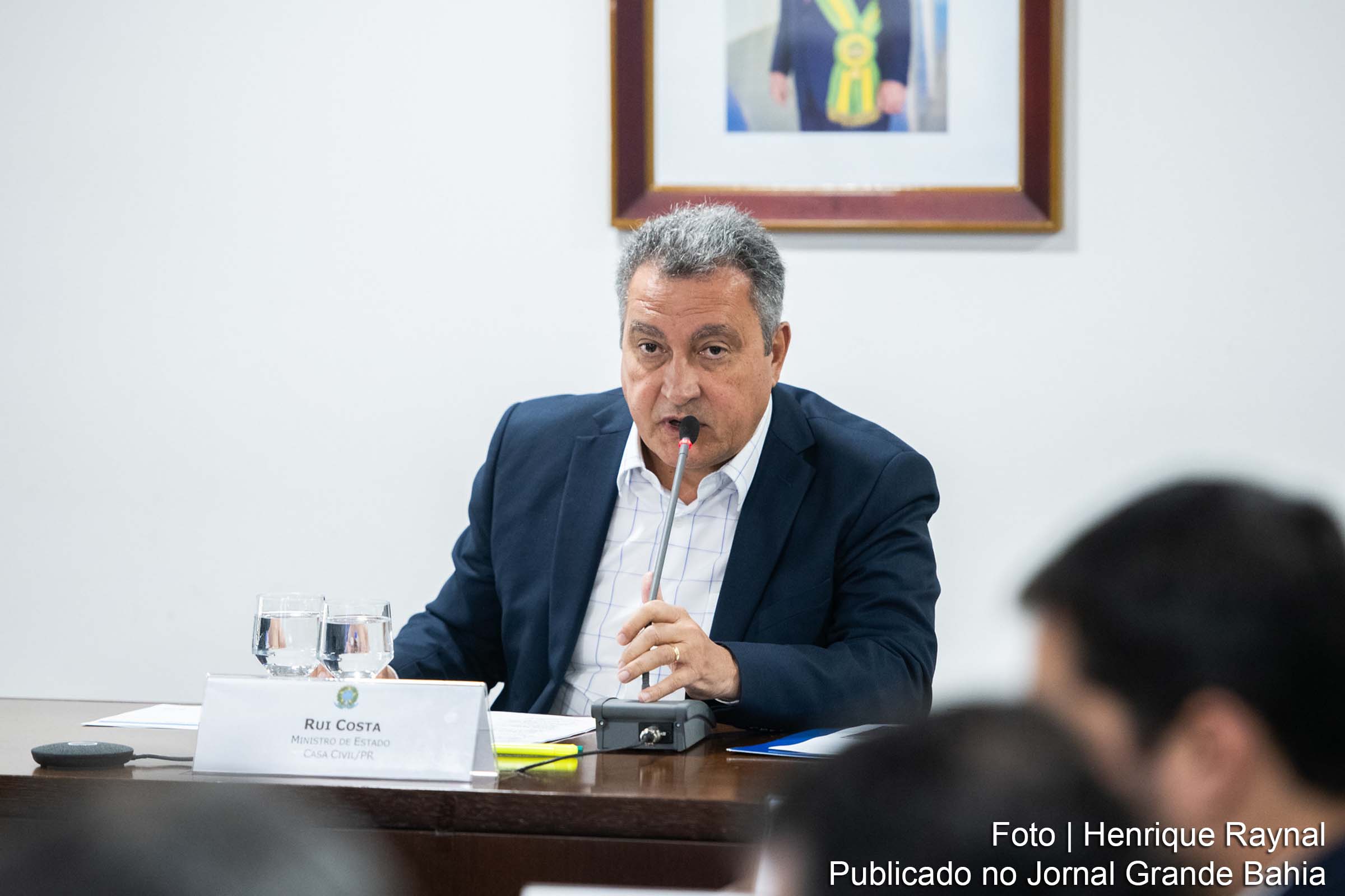 Rui Costa, ministro da Casa Civil, lidera comitiva brasileira em busca de oportunidades de investimento na China.