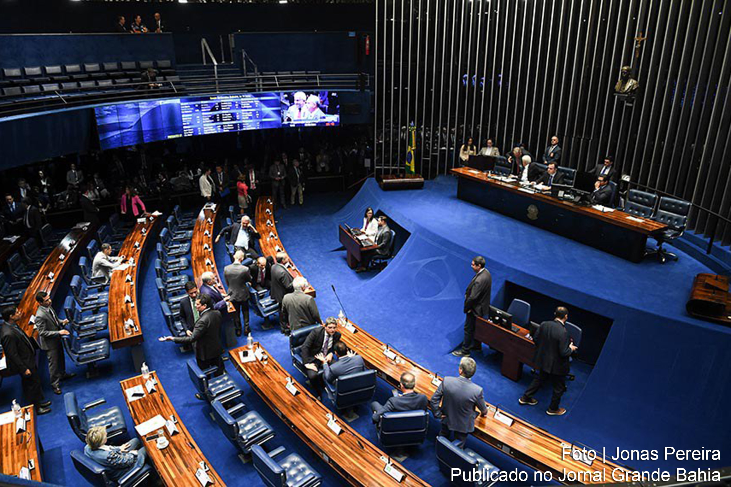 Senado aprova projeto que permite a contratação da Embratur sem licitação por órgãos públicos, facilitando a promoção do turismo brasileiro no exterior. Projeto segue para sanção presidencial.