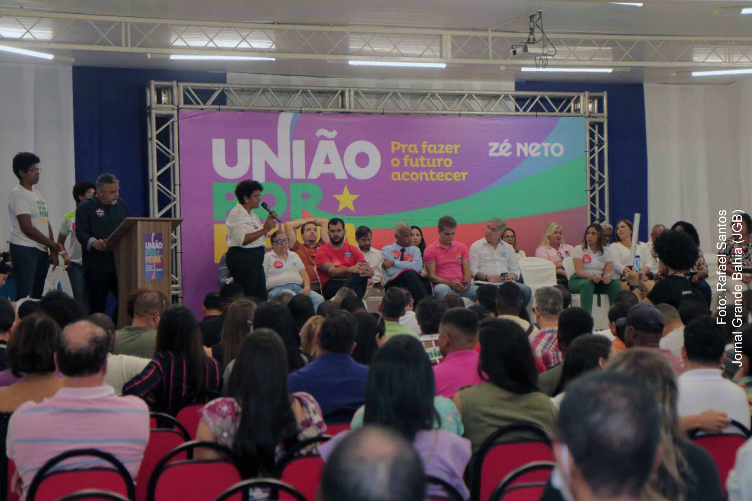 População expressa demandas urgentes por melhorias na saúde durante plenária organizada pelo movimento União por Feira, liderado pelo pré-candidato a prefeito Zé Neto.