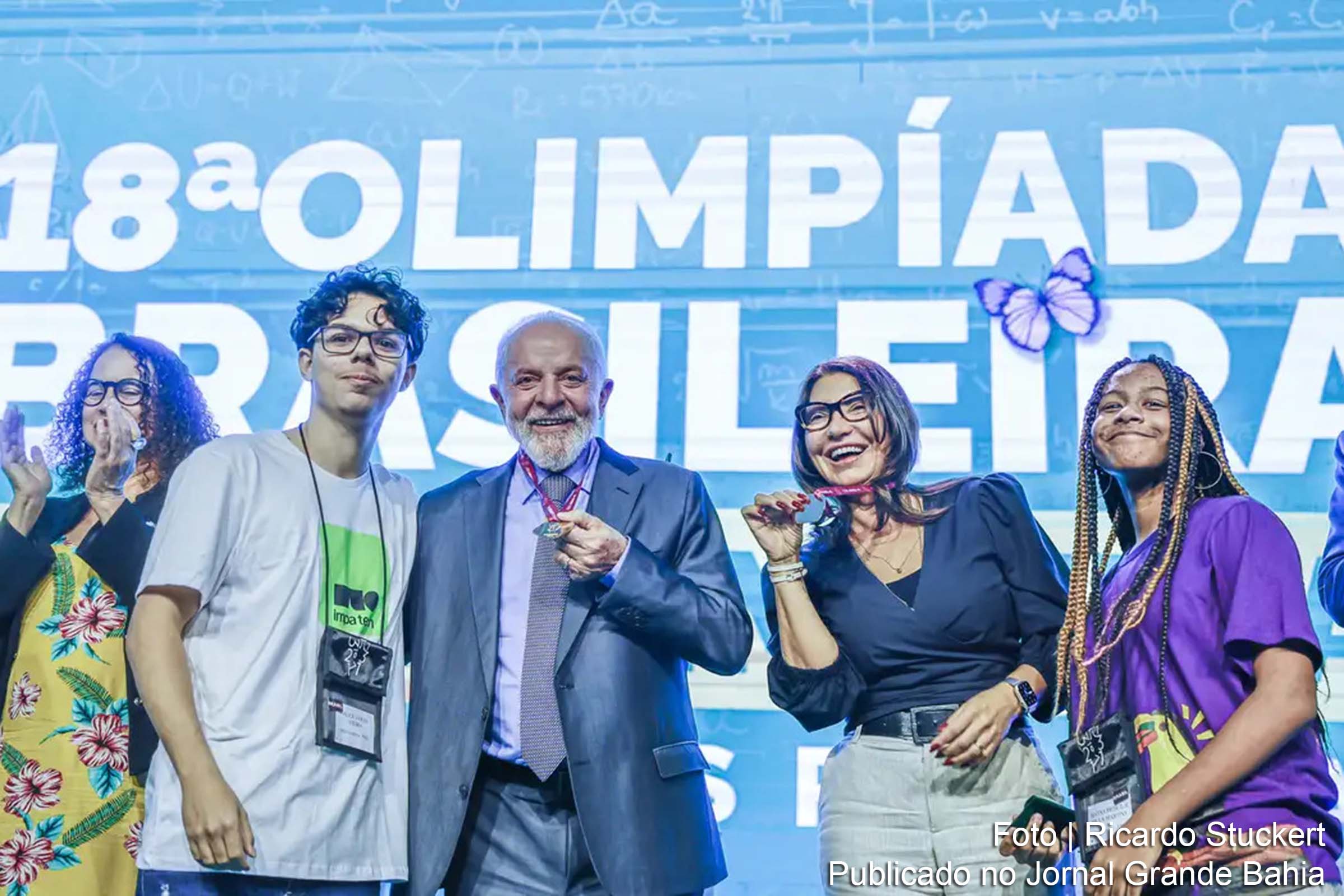 Presidente assina decreto que visa promover a educação científica nas escolas públicas, durante cerimônia da Obmep