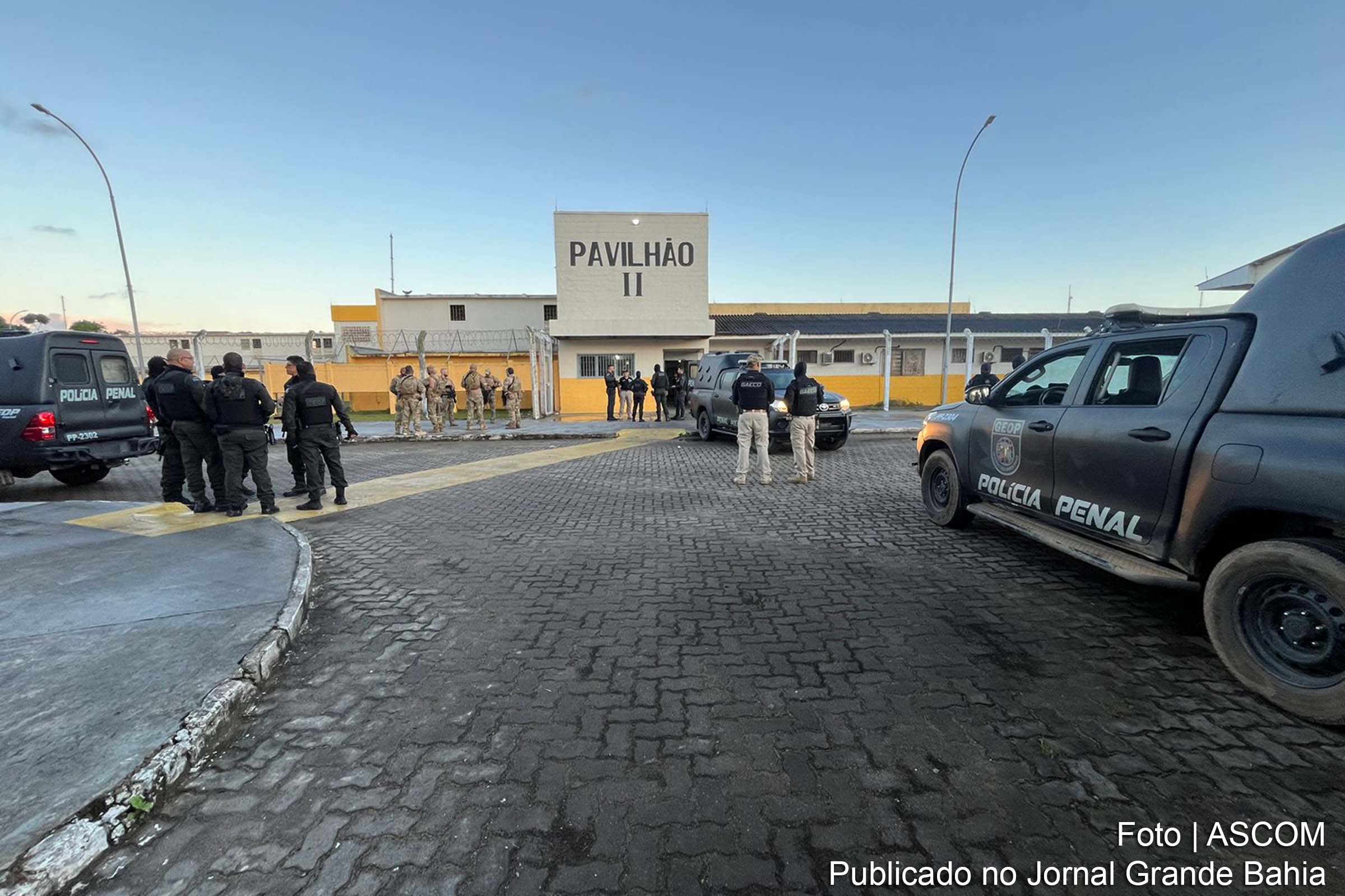 Duas lideranças do tráfico de drogas da Região Metropolitana de Salvador e da capital são transferidas para presídio de Serrinha, intensificando o combate ao crime organizado.
