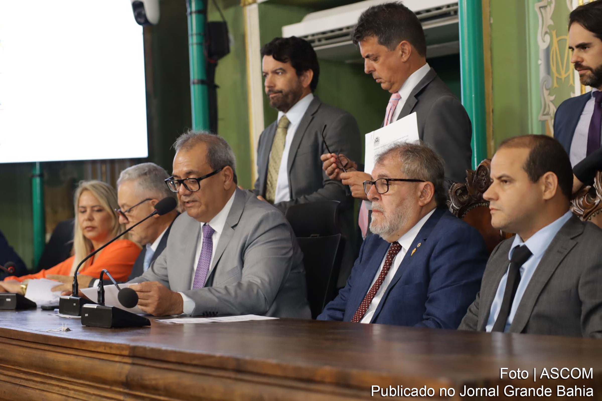 Projeto de lei proposto por Carlos Muniz visa beneficiar consumidores e promover práticas ambientalmente responsáveis.