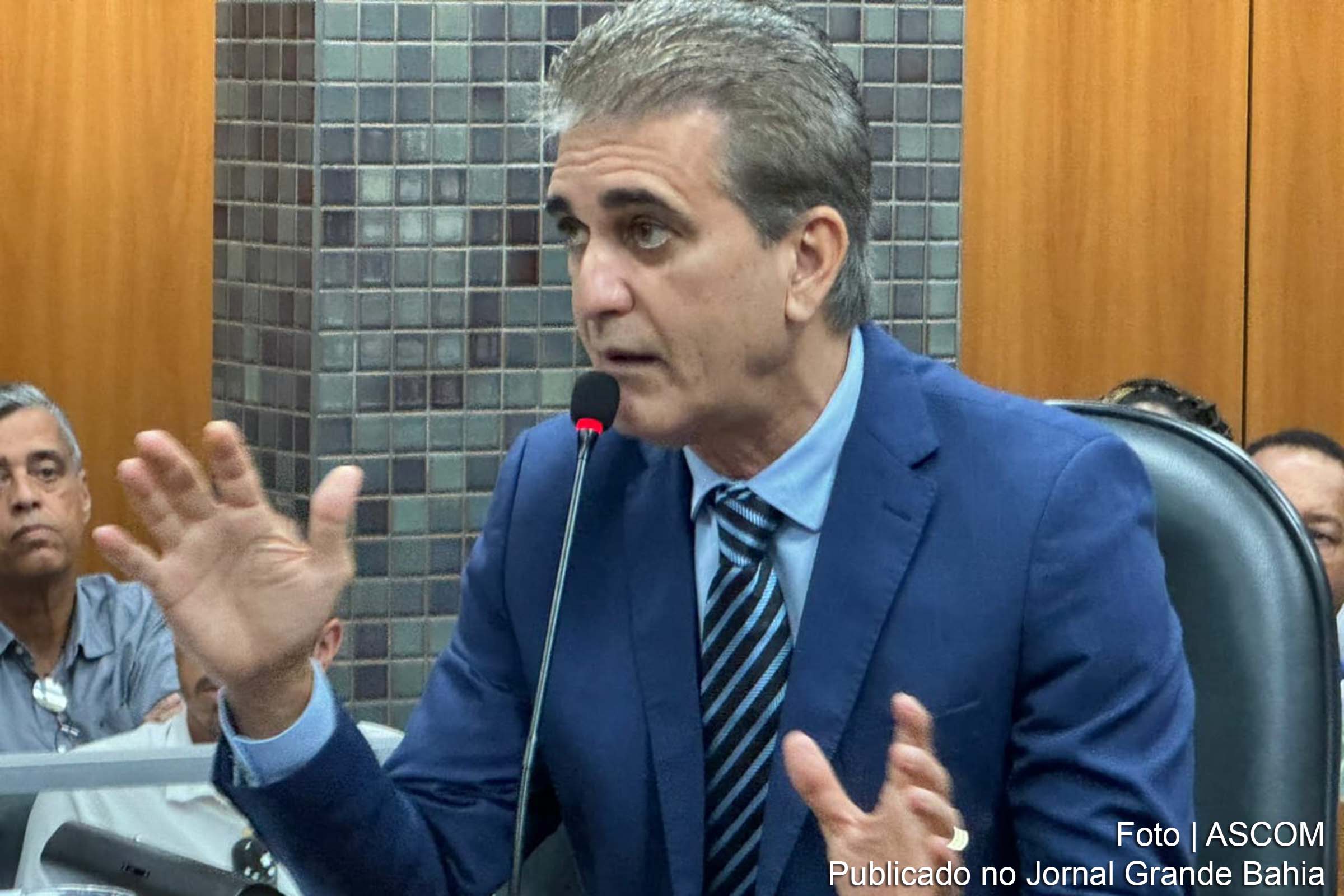 O deputado estadual Robinson Almeida (PT) expressou preocupação com a demora na construção de uma passarela na BR 324, em Conceição do Jacuípe, pela ViaBahia.