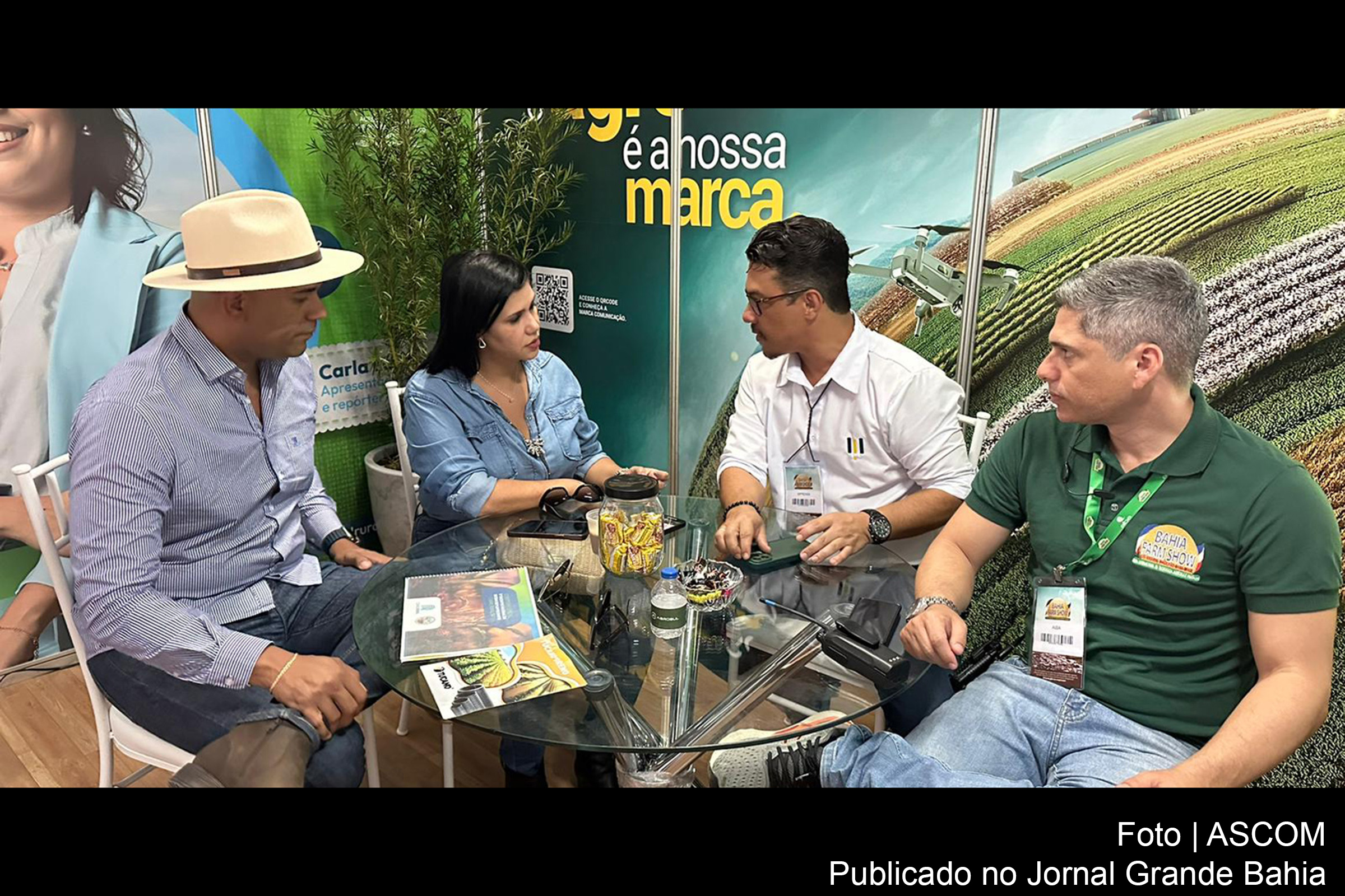 Equipe da Prefeitura de Feira de Santana busca novas oportunidades de colaboração no evento.