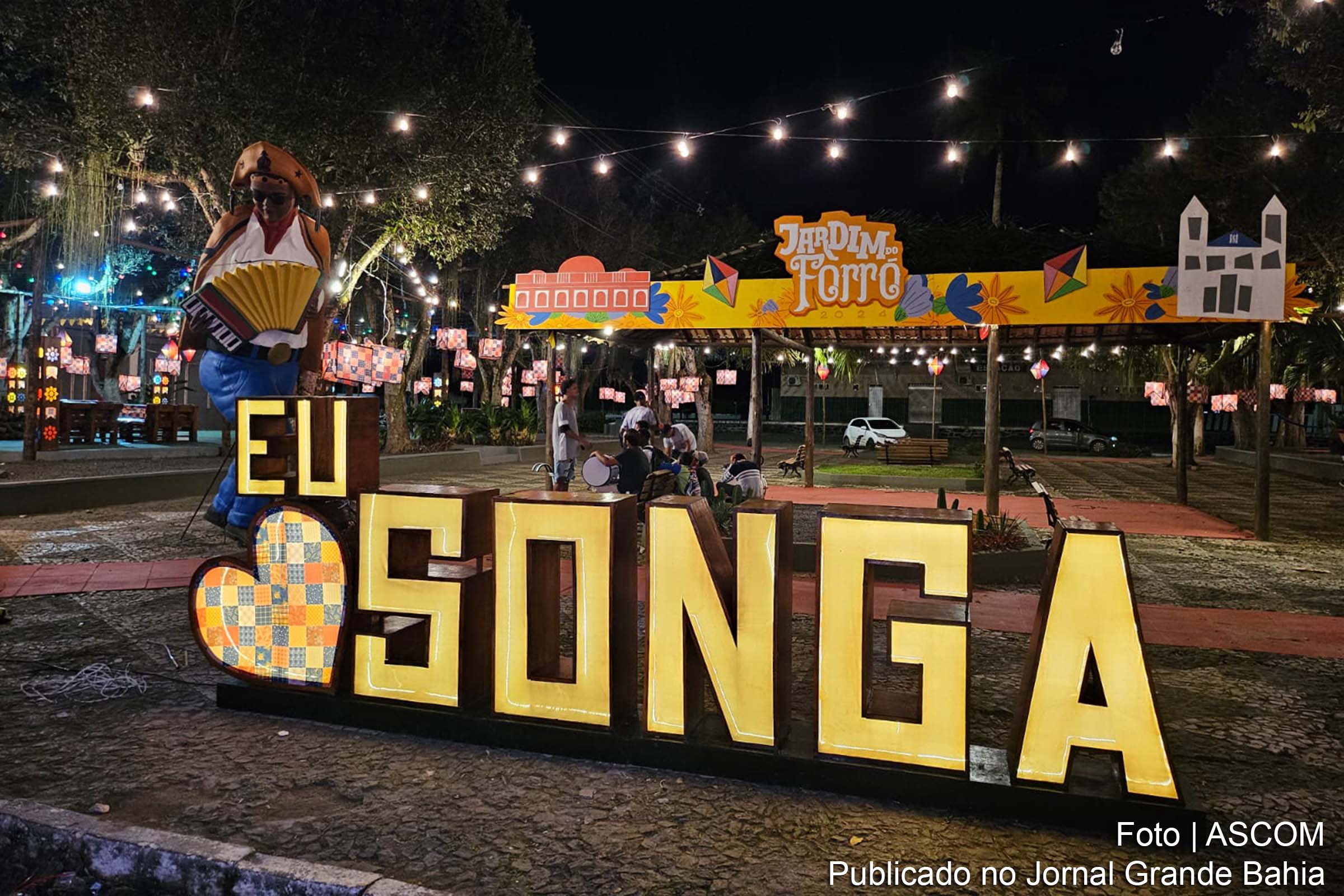 Praça da Estação em São Gonçalo dos Campos se transforma em um espetáculo de cores e tradições juninas.