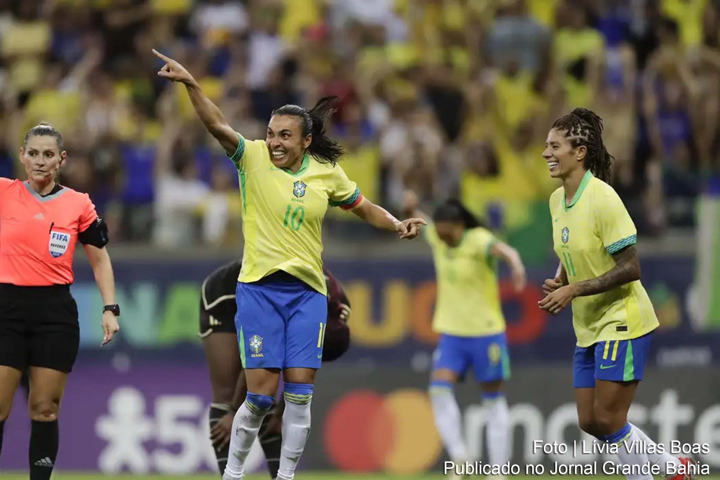 Marta, estrela do jogo, marcou dois gols na vitória da Seleção Brasileira sobre a Jamaica.