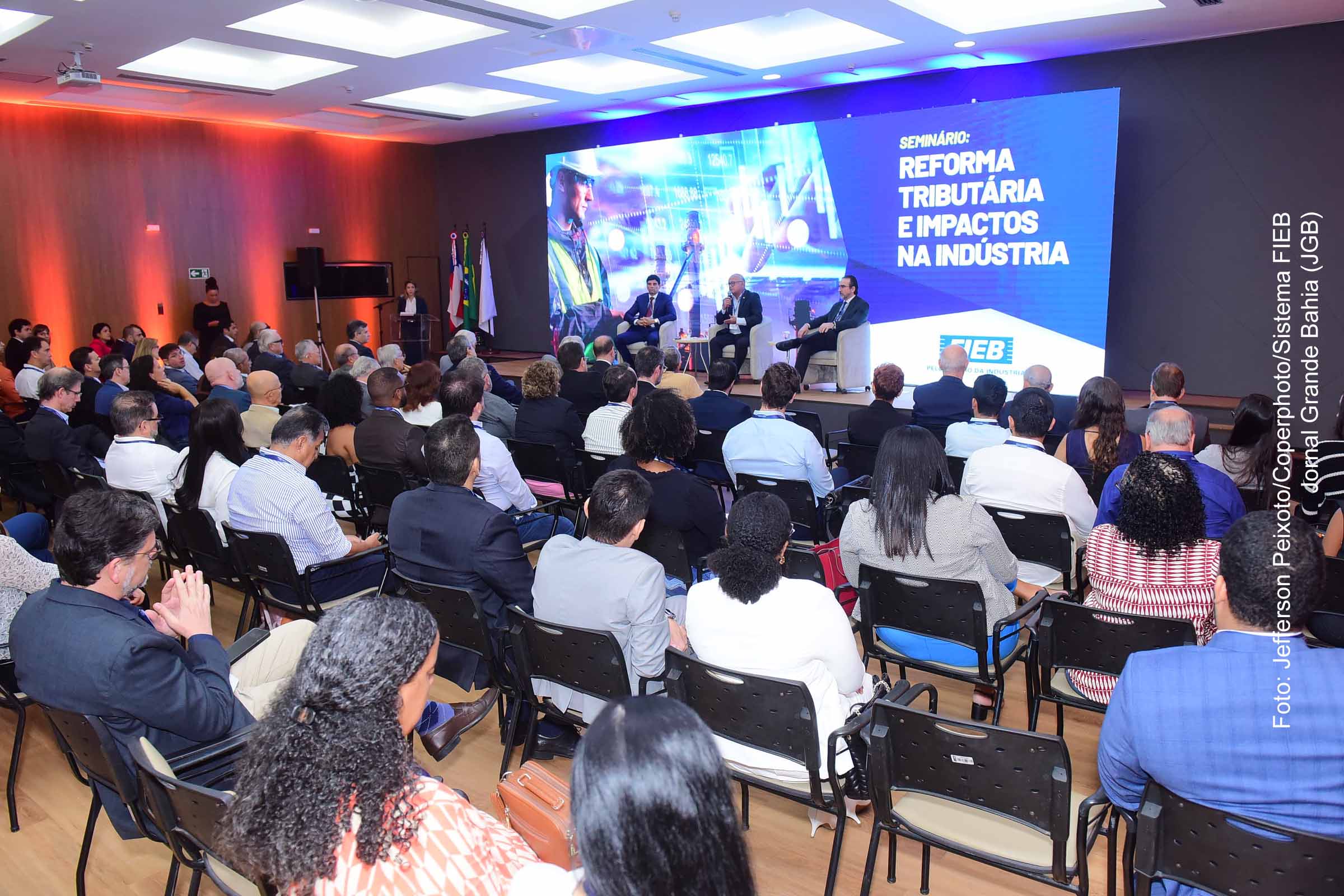 Seminário promovido pela FIEB discute benefícios da Reforma Tributária para a indústria, com a presença de Bernard Appy e do deputado Cláudio Cajado.