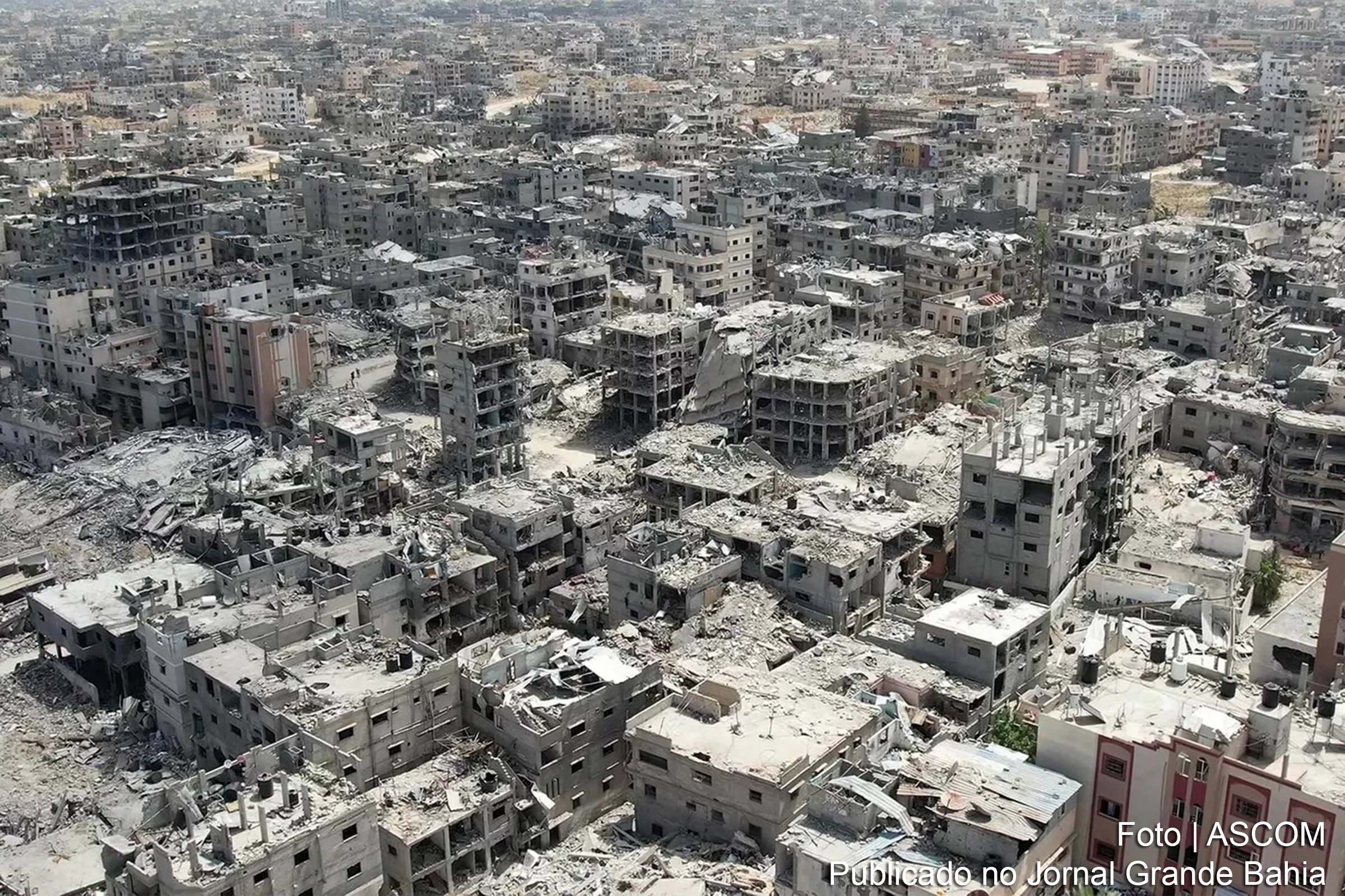 Relatório aponta que Israel lançou mais de 70 mil toneladas de bombas na Faixa de Gaza desde outubro do ano passado.