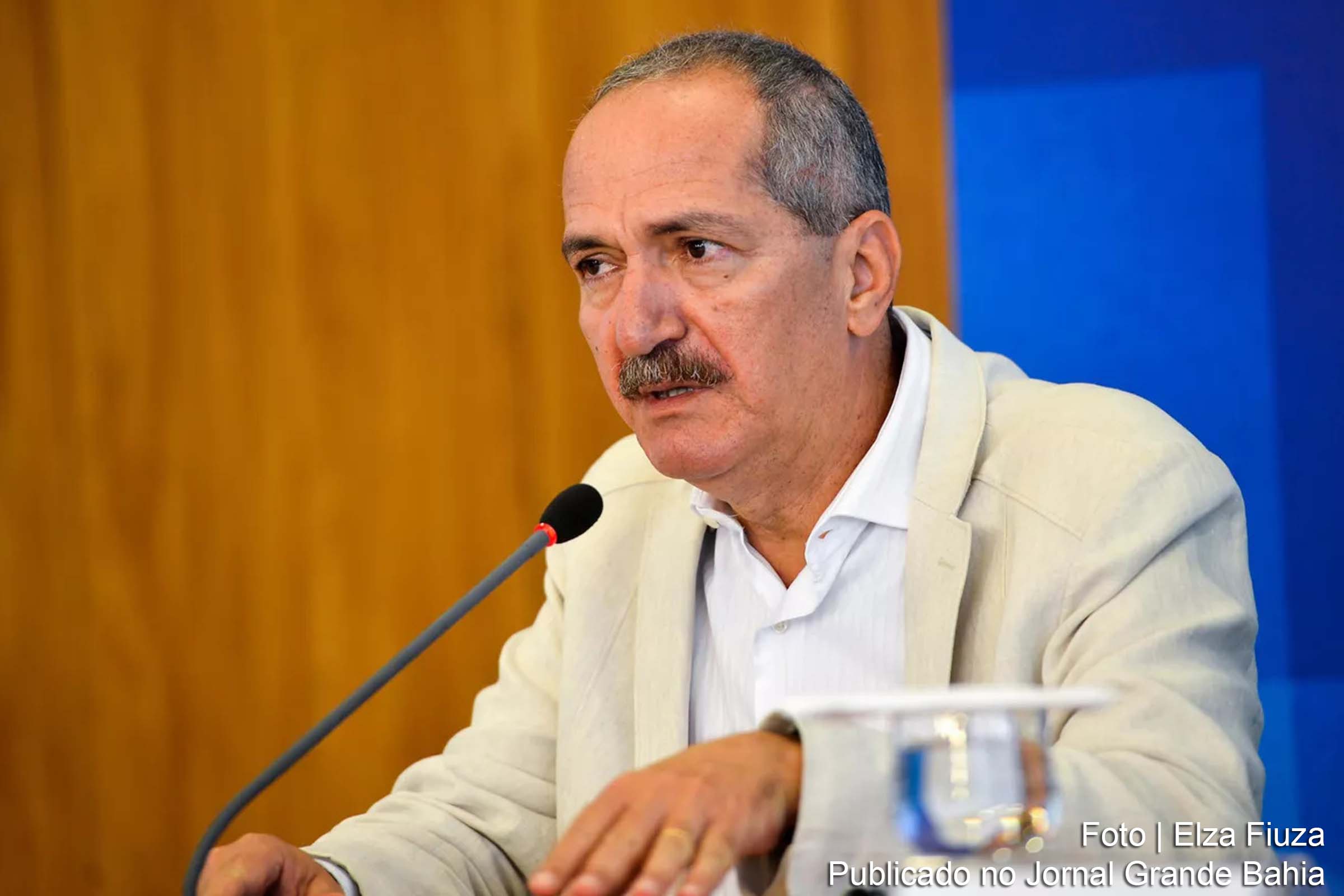 Aldo Rebelo, ex-ministro brasileiro, adverte que essa medida poderia comprometer a soberania e beneficiar laboratórios estrangeiros em detrimento dos países amazônicos.