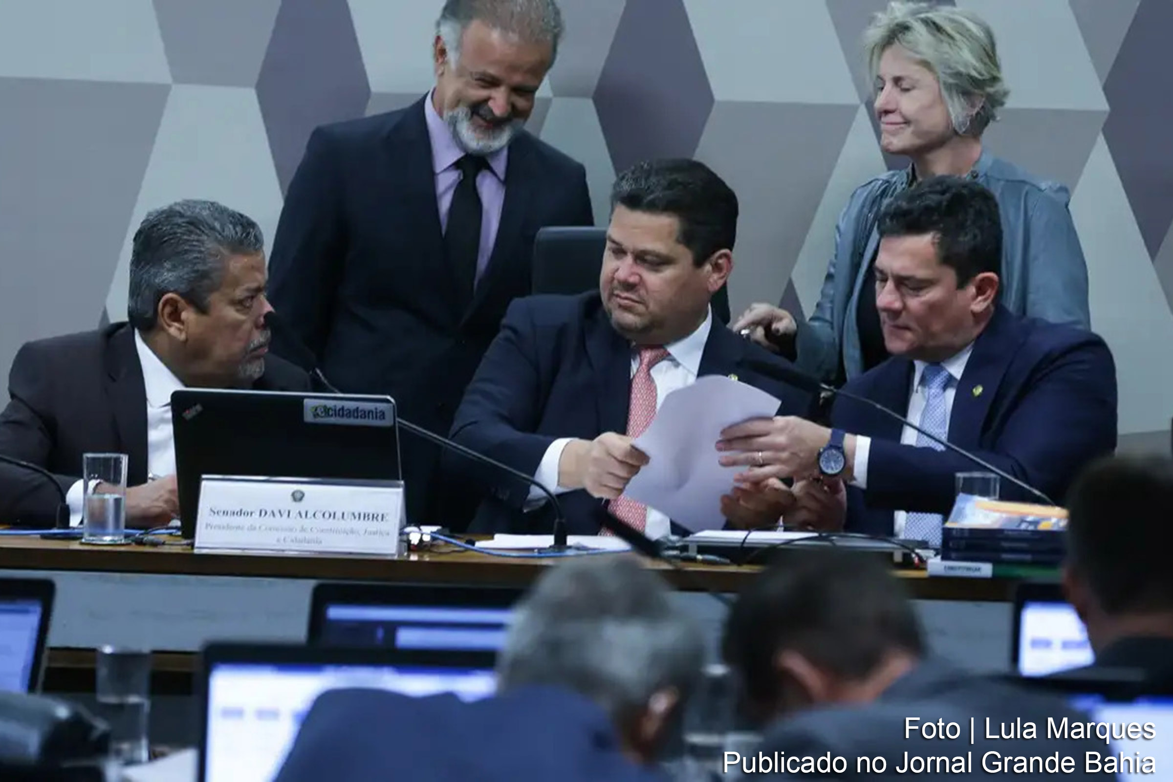 Pedido de vista coletiva adia discussão da PEC 65/2023 na Comissão de Constituição e Justiça do Senado para a próxima semana.